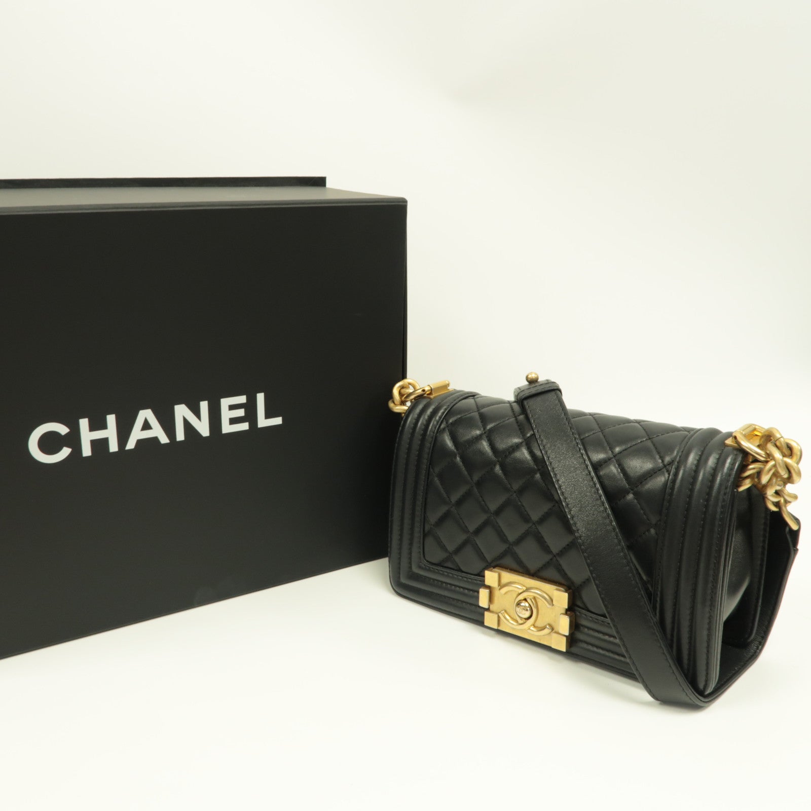 CHANEL 菱格羊皮皮革Boy 20金扣鏈帶肩背袋黑色