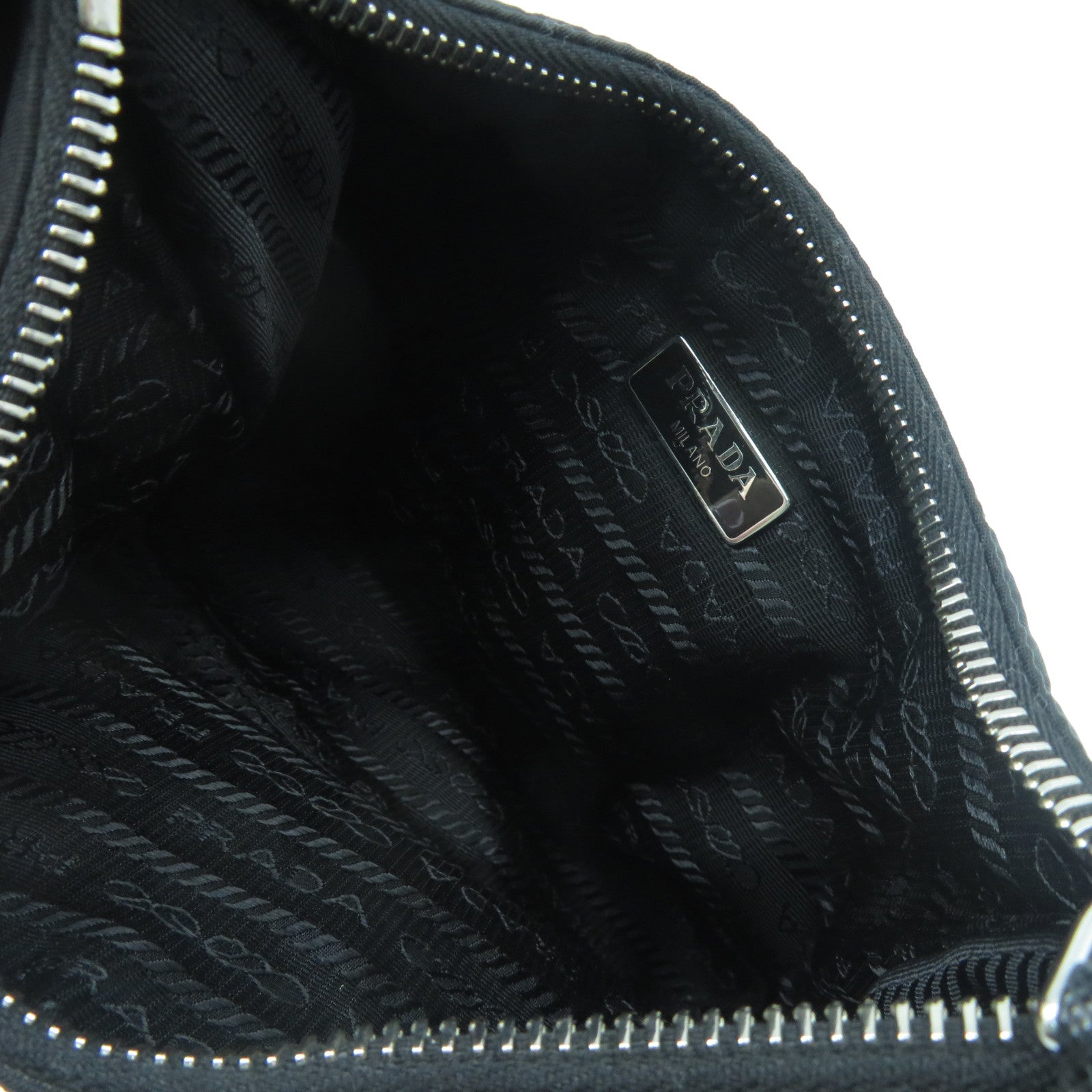 PRADA 再生尼龍Re-Edition 2005 Mini Bag銀扣肩背袋黑色