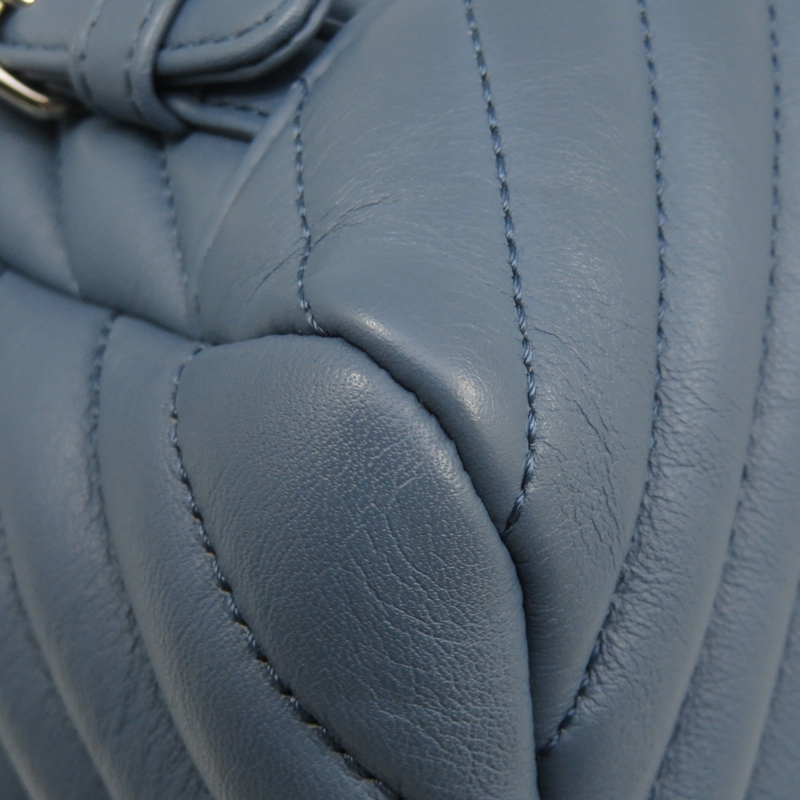 CHANEL 斜紋羊皮皮革Backpack銀扣背包藍色