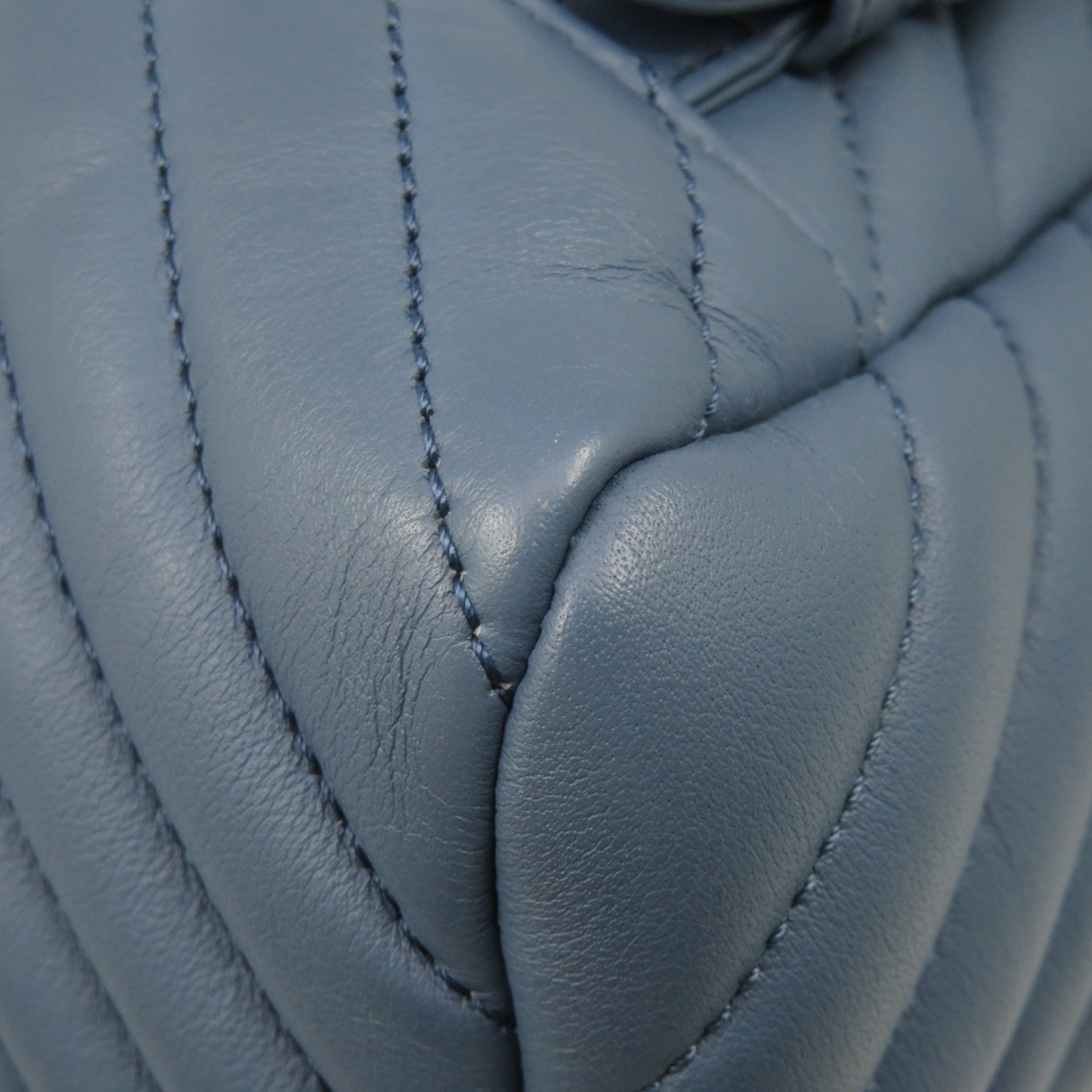 CHANEL 斜紋羊皮皮革Backpack銀扣背包藍色