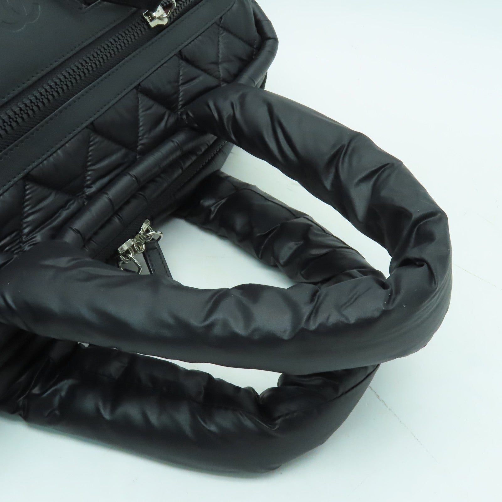 CHANEL 菱格尼龍Handbag銀扣手挽袋黑色