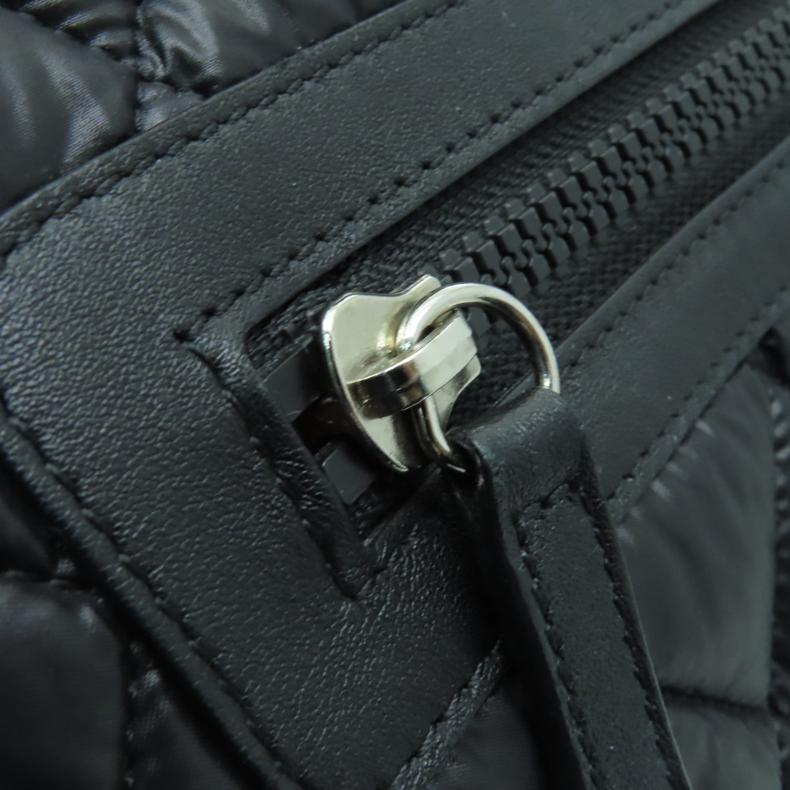 CHANEL 菱格尼龍Handbag銀扣手挽袋黑色