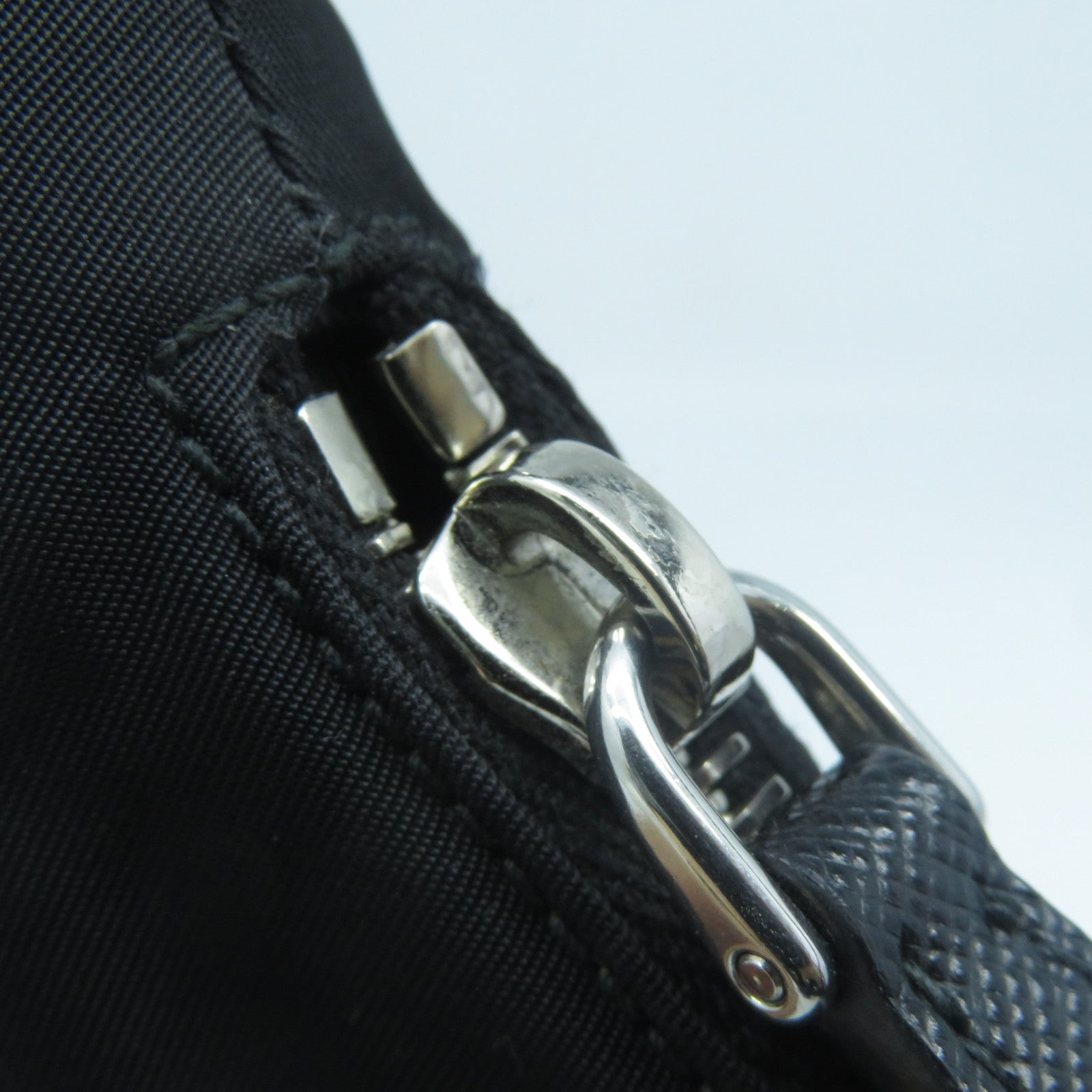 PRADA 再生尼龍Re-Edition 2005 Mini Bag銀扣肩背袋黑色