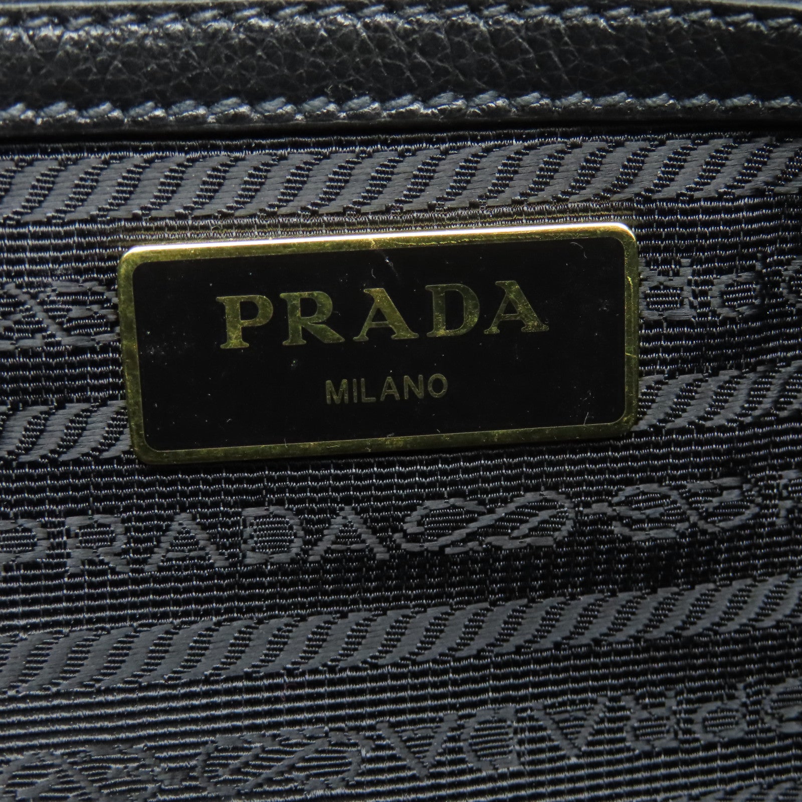 PRADA 牛皮皮革Shoulder Bag金扣肩背袋黑色