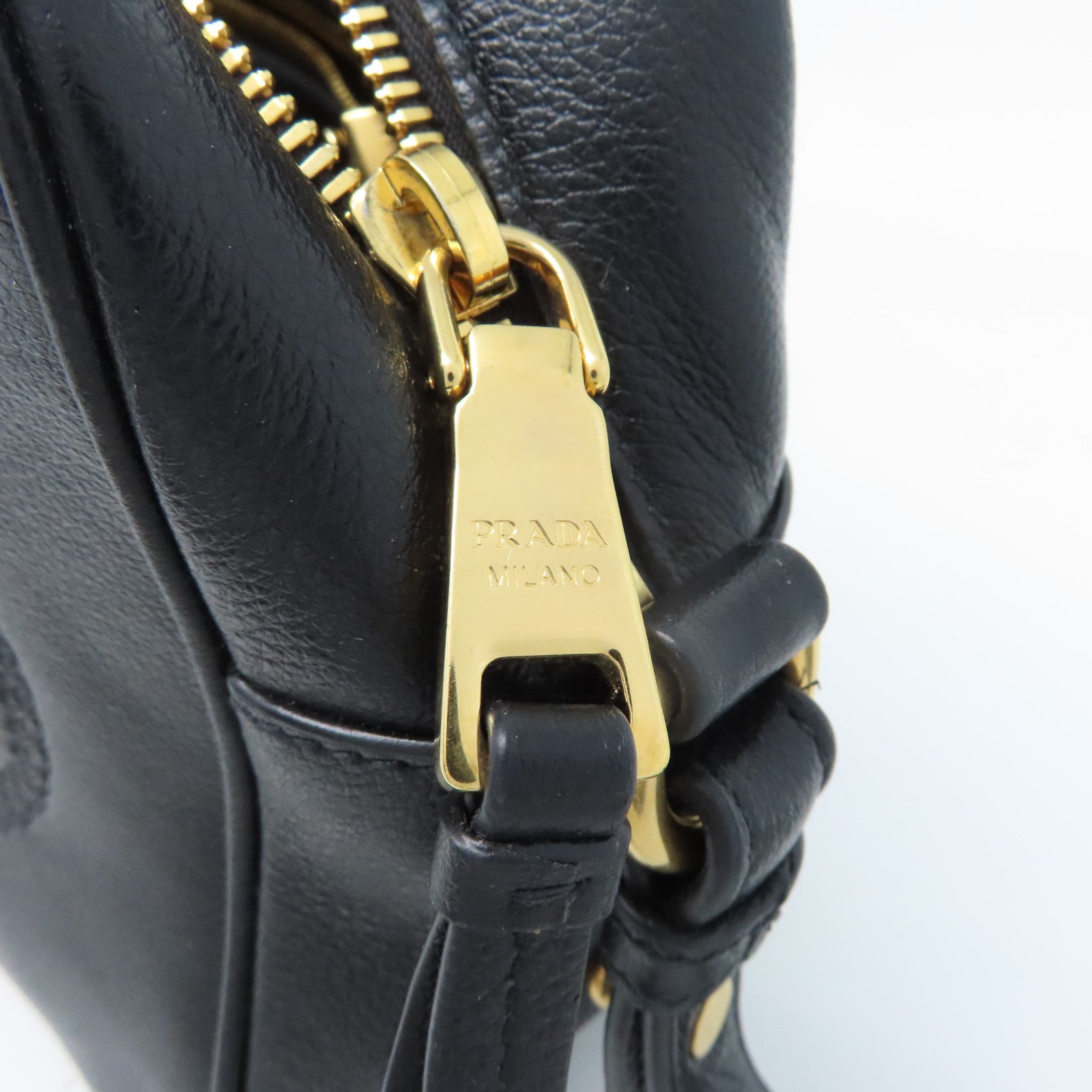 PRADA 牛皮皮革Shoulder Bag金扣肩背袋黑色
