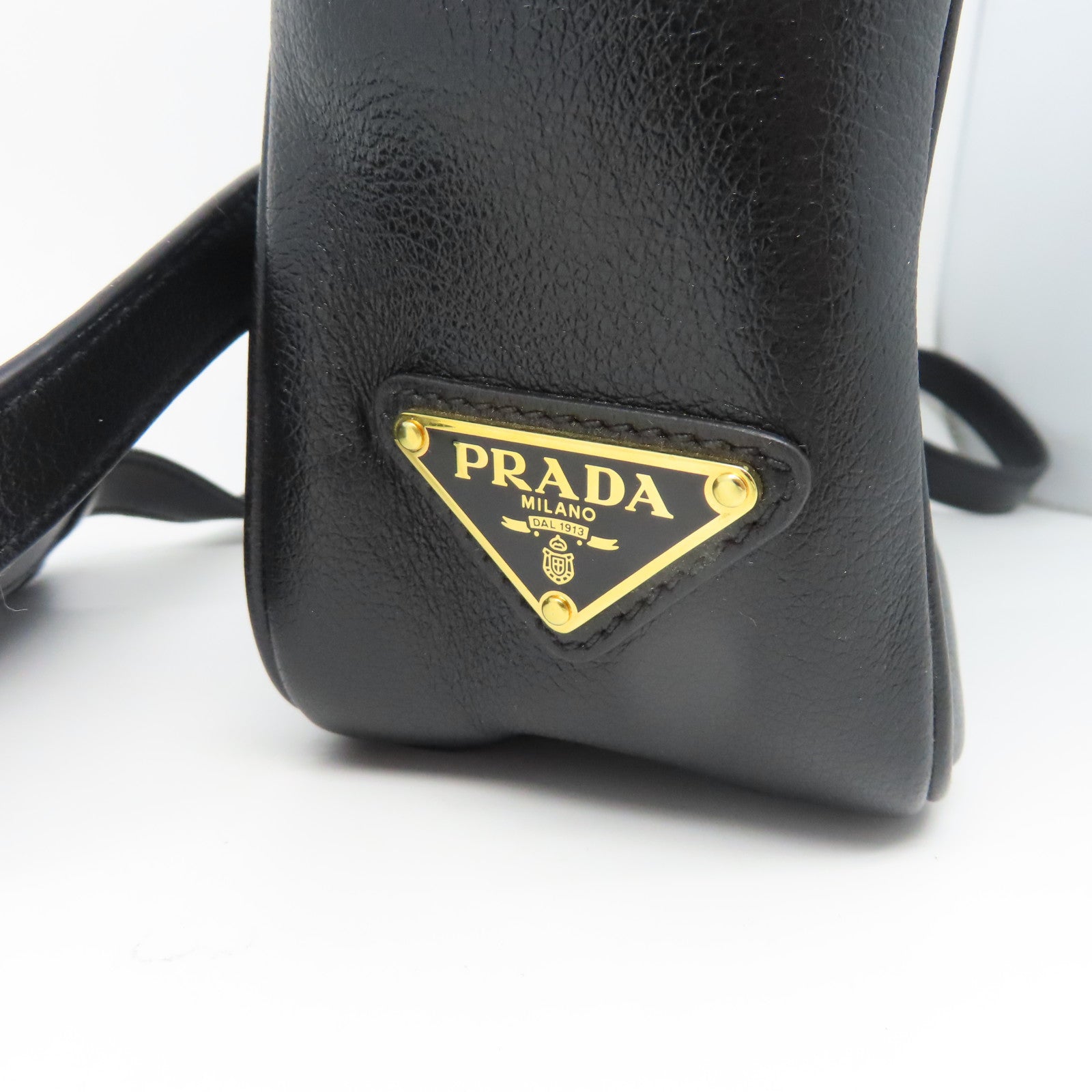 PRADA 牛皮皮革Shoulder Bag金扣肩背袋黑色