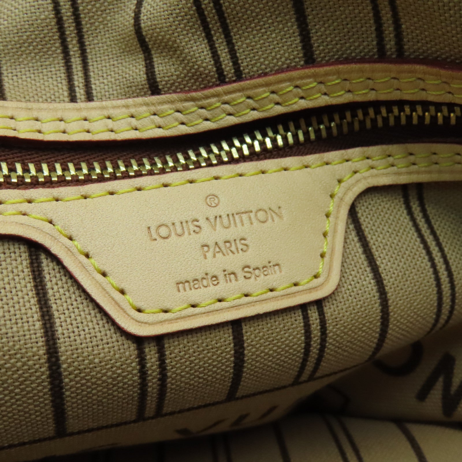 LOUIS VUITTON Monogram Neverfull MM gold buckle handle bag brown