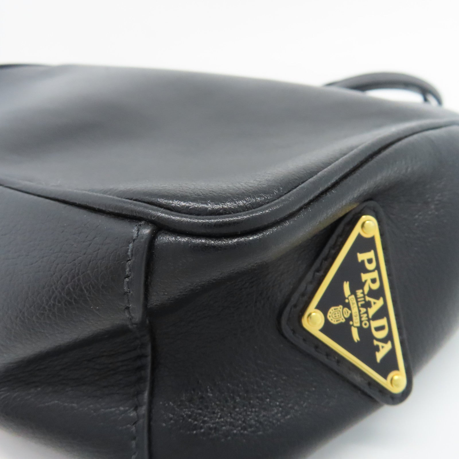 PRADA 牛皮皮革Shoulder Bag金扣肩背袋黑色