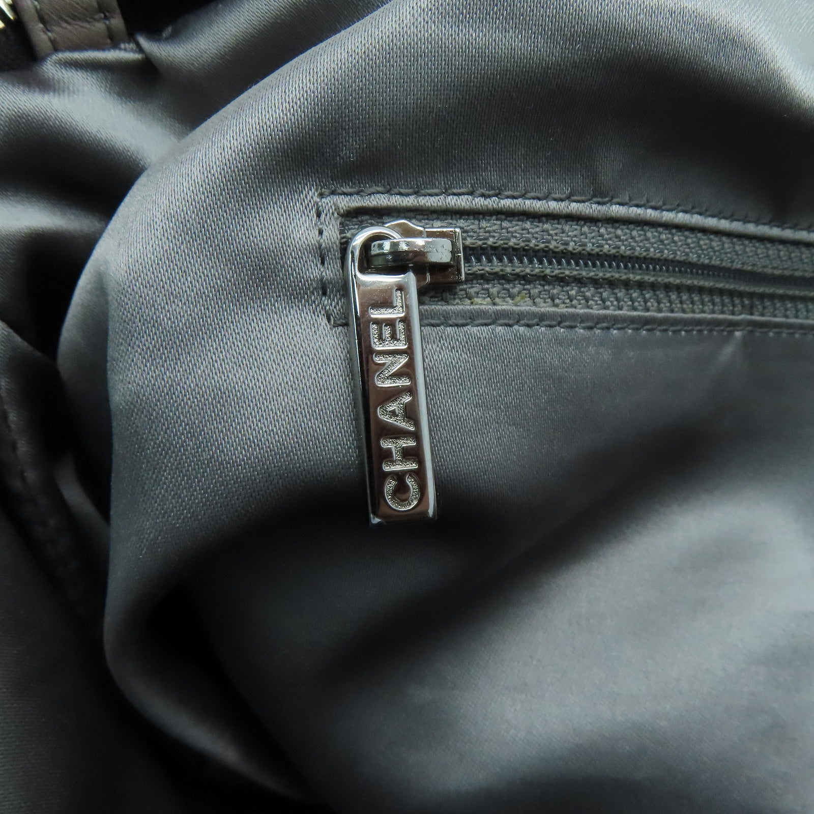CHANEL 羊皮皮革Chain Bag银扣链带肩背袋黑色