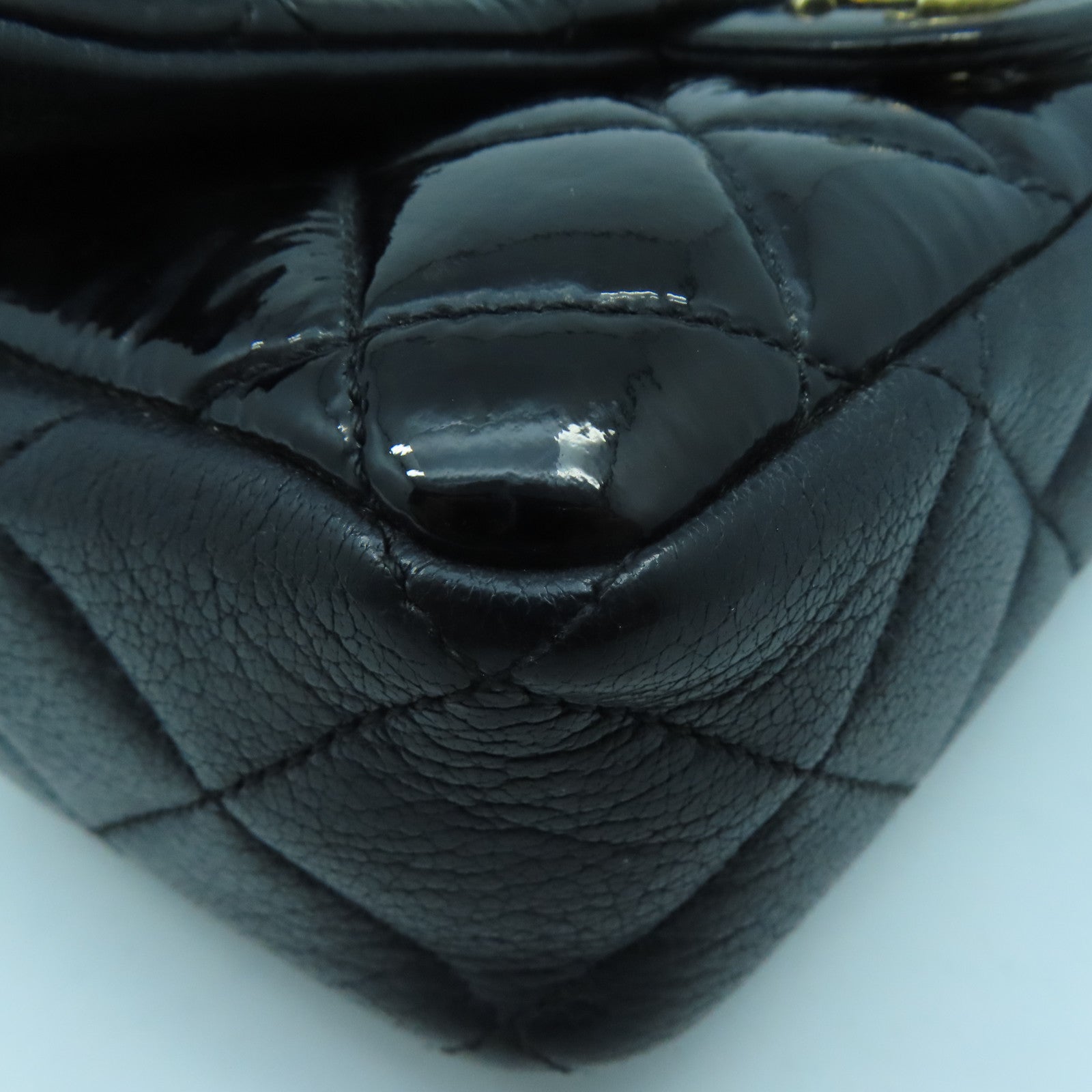 CHANEL rhombic cowhide leather Chain Shoulder gold buckle chain shoulder bag black