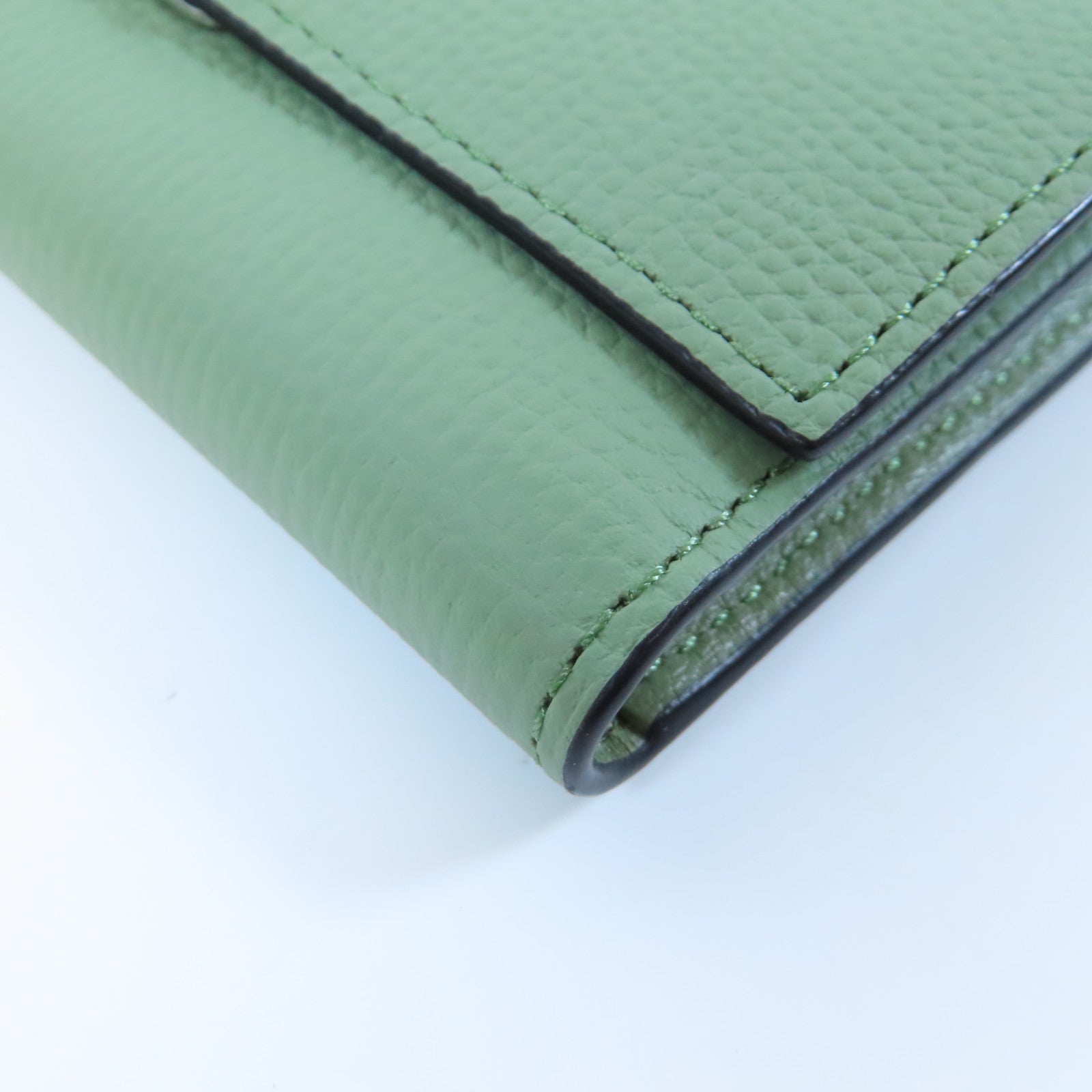 LOEWE 牛皮皮革Wallet銀扣錢包淺綠色