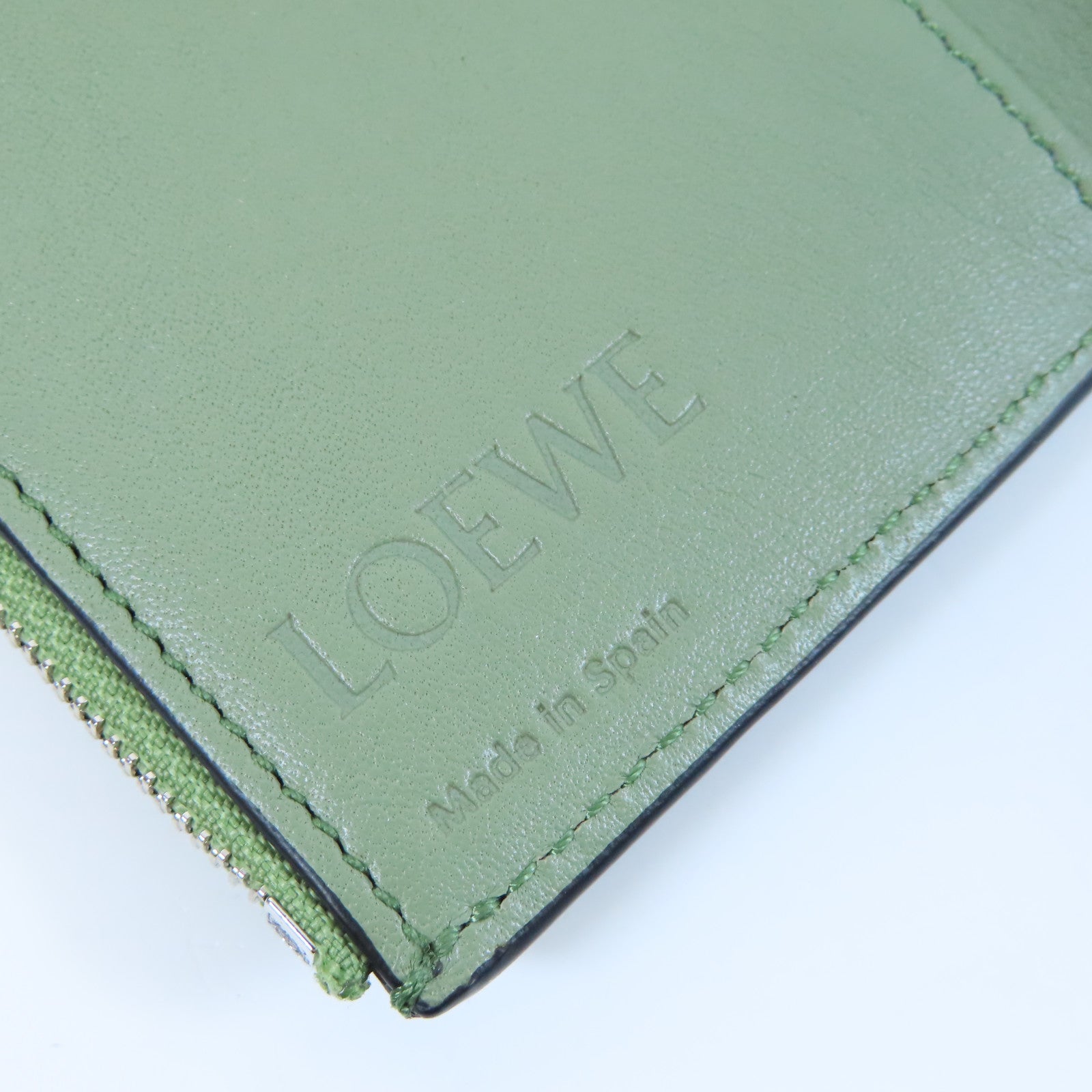 LOEWE 牛皮皮革Wallet銀扣錢包淺綠色