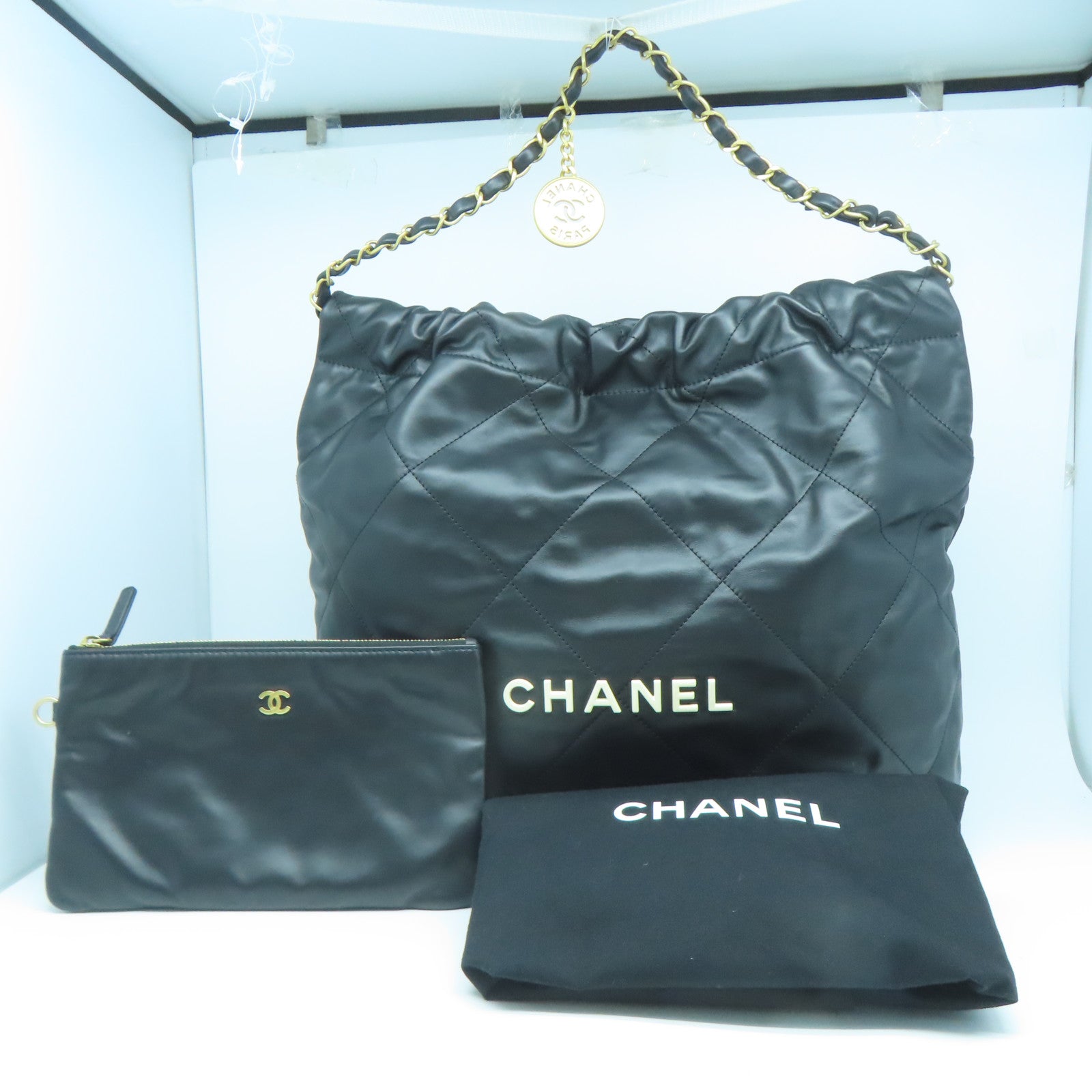 CHANEL 菱格羊皮皮革Chanel 22 Medium金扣鏈帶手挽袋黑色