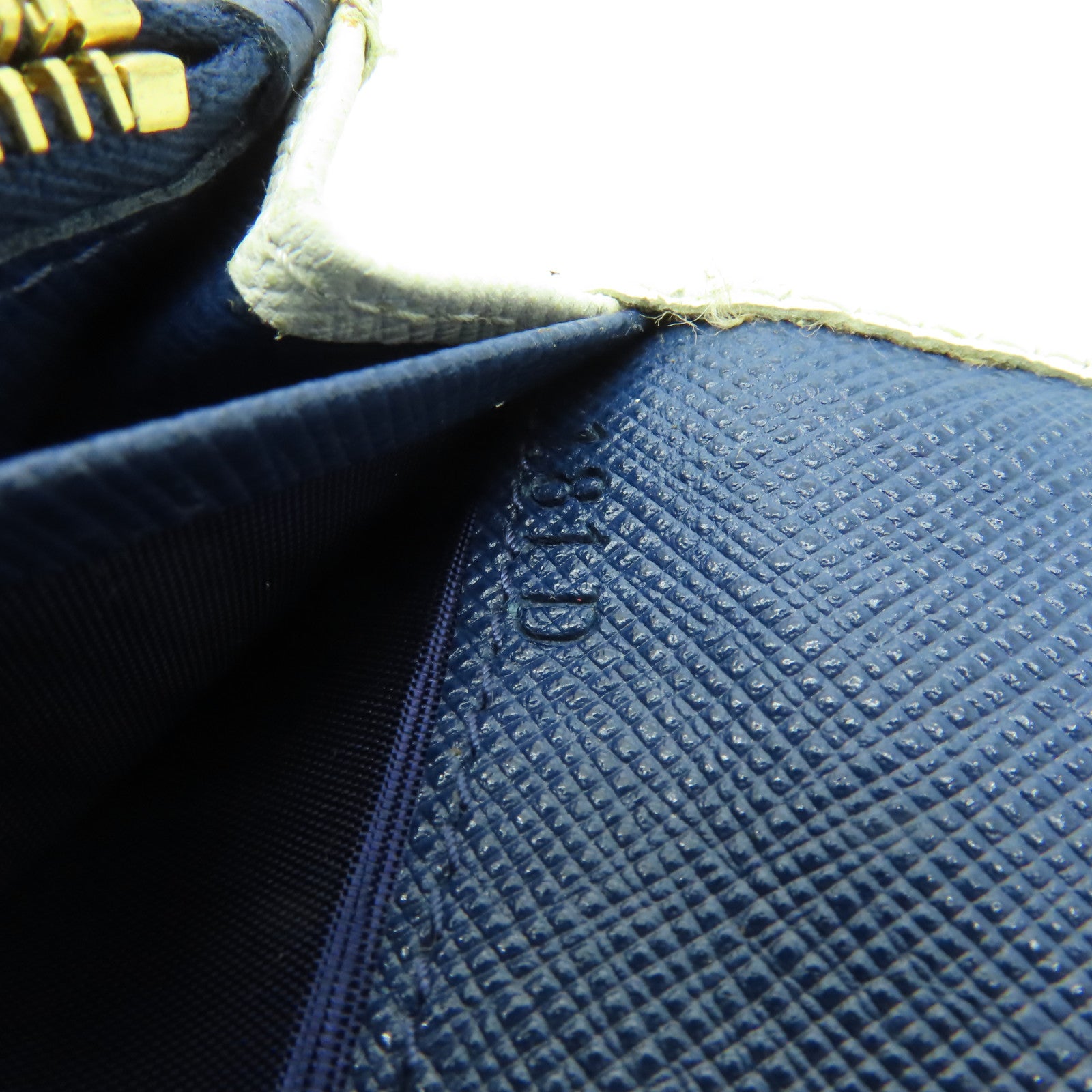 PRADA 牛皮皮革Long Wallet金扣長錢包白色