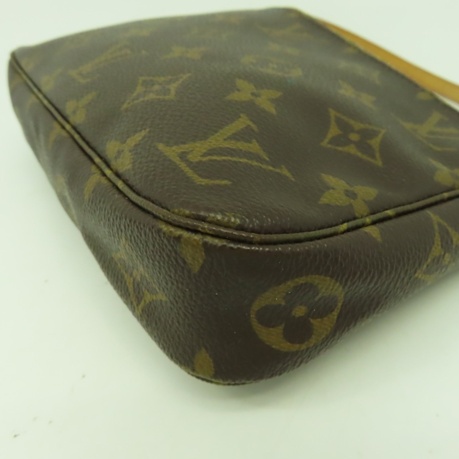 LOUIS VUITTON Monogram Pochette Accessories金扣肩背袋啡色