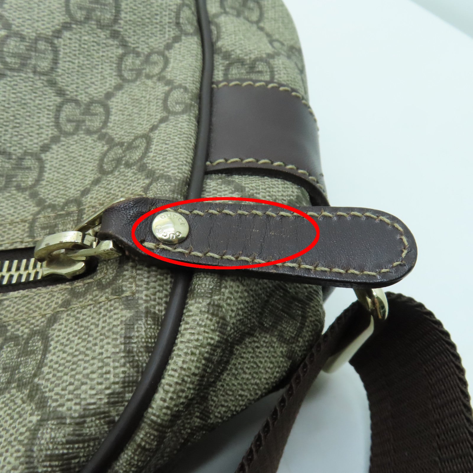 GUCCI coated canvas Shoulder Bag gold buckle shoulder bag brown