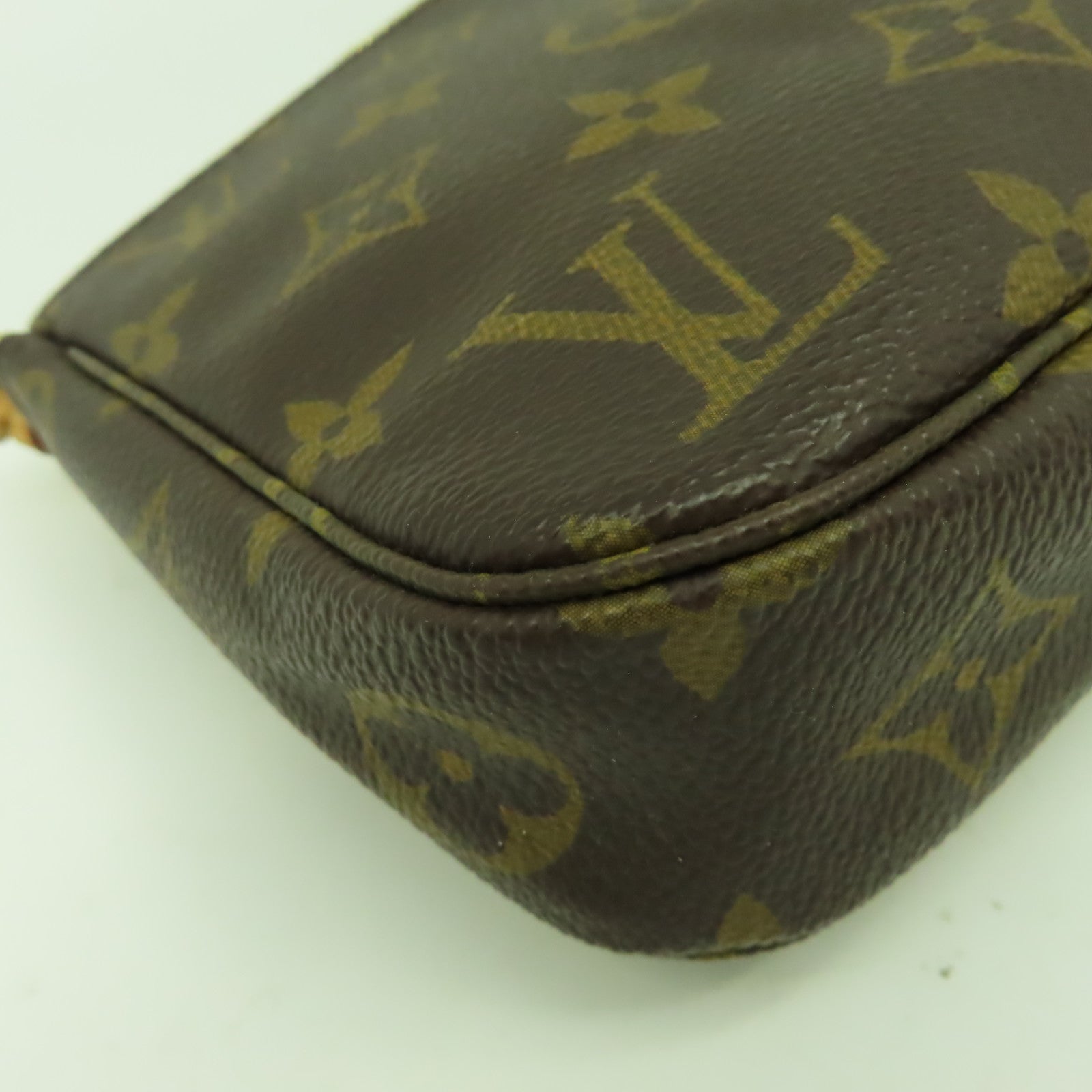 LOUIS VUITTON Monogram Pochette Accessories金扣肩背袋啡色