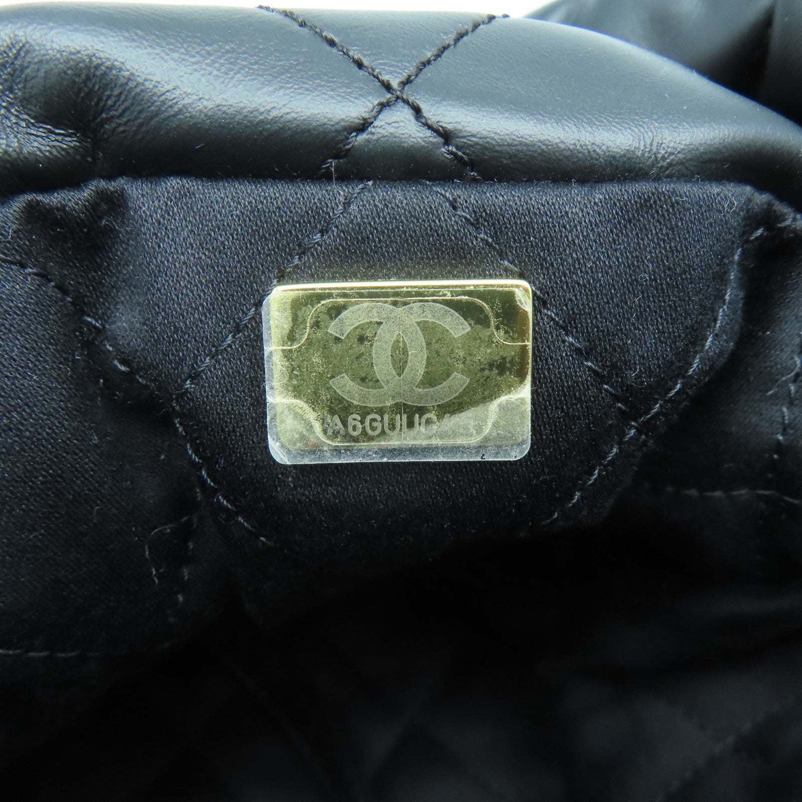 CHANEL 菱格羊皮皮革Chanel 22 Medium金扣鏈帶手挽袋黑色