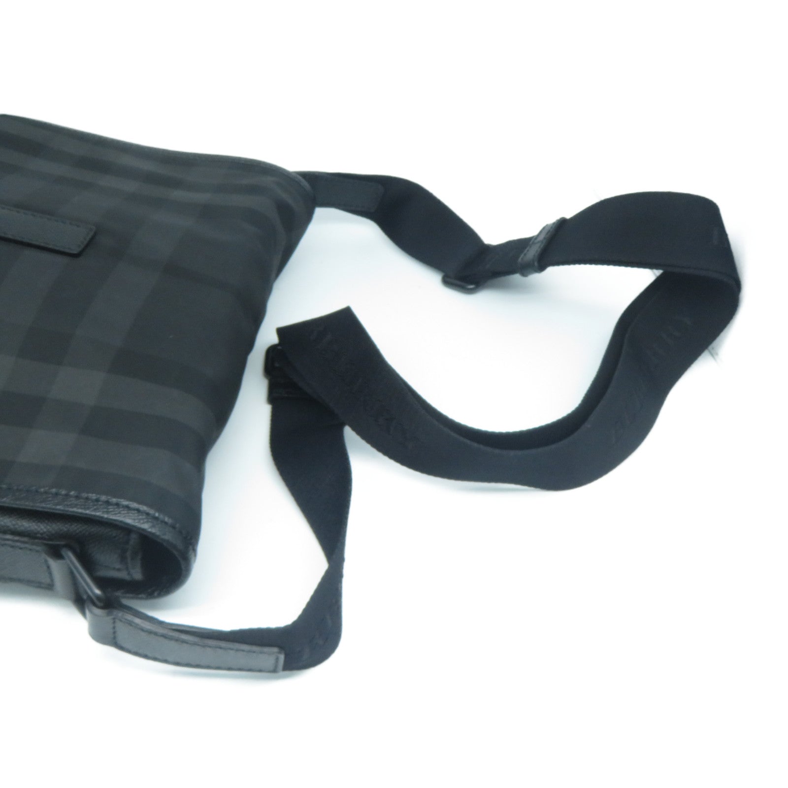 BURBERRY 尼龍Shoulder Bag黑扣肩背袋黑色