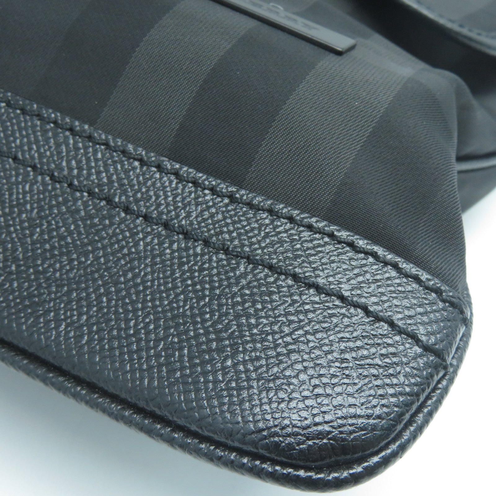BURBERRY 尼龍Shoulder Bag黑扣肩背袋黑色