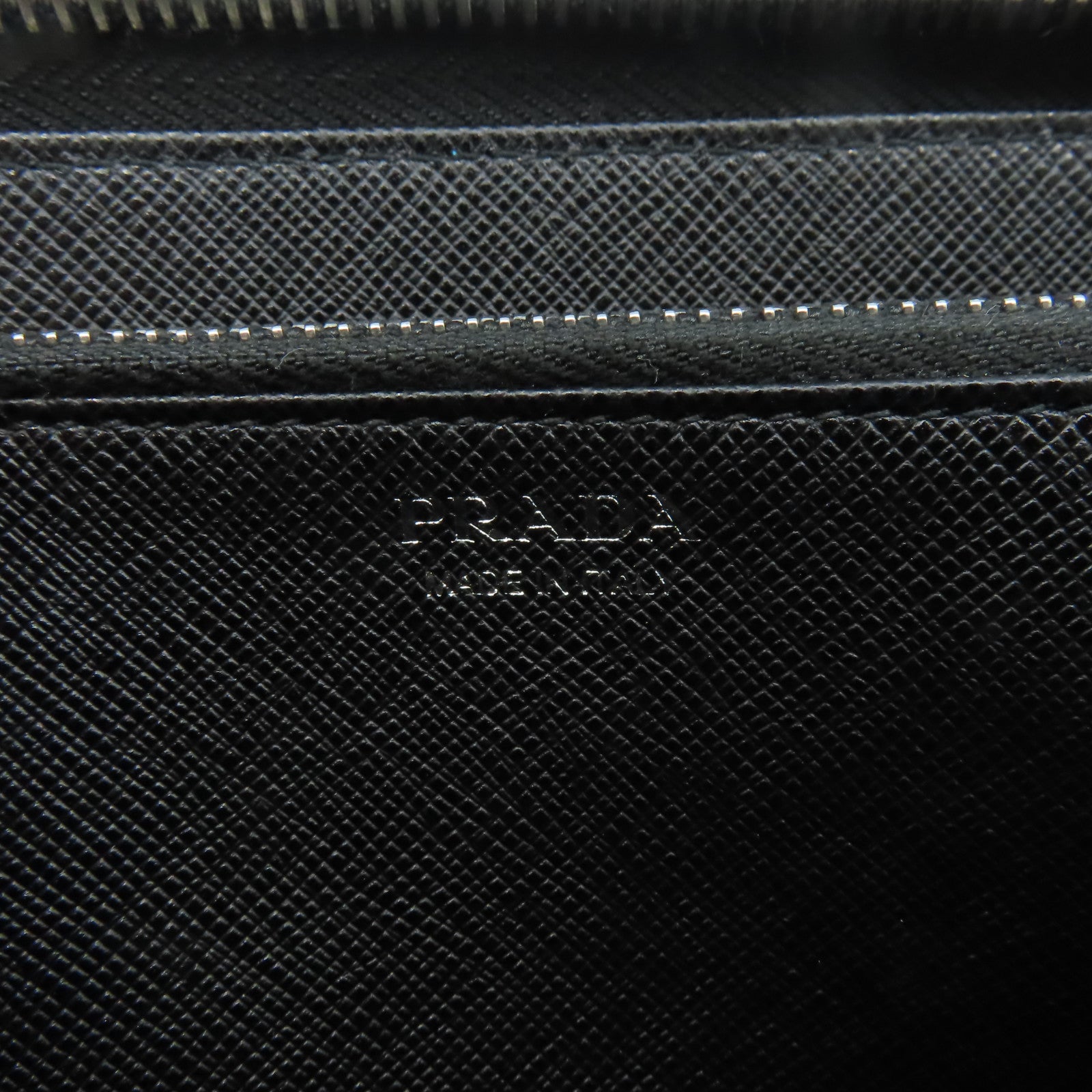 PRADA Saffiano皮革Robot Zipper Long Wallet銀扣長錢包黑色