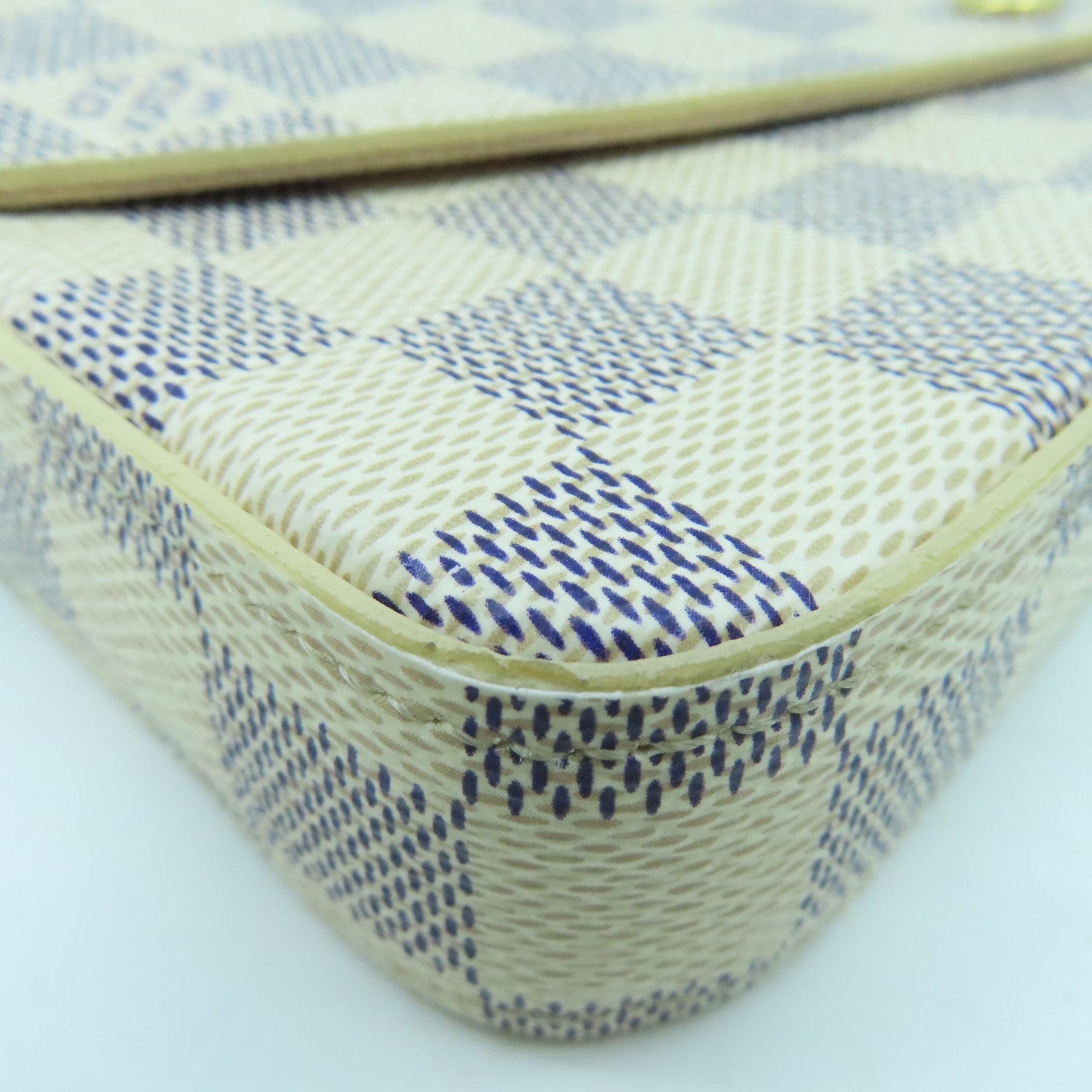 LOUIS VUITTON Damier Azur Felicie Pochette Shoulder金扣鏈帶肩背袋白色