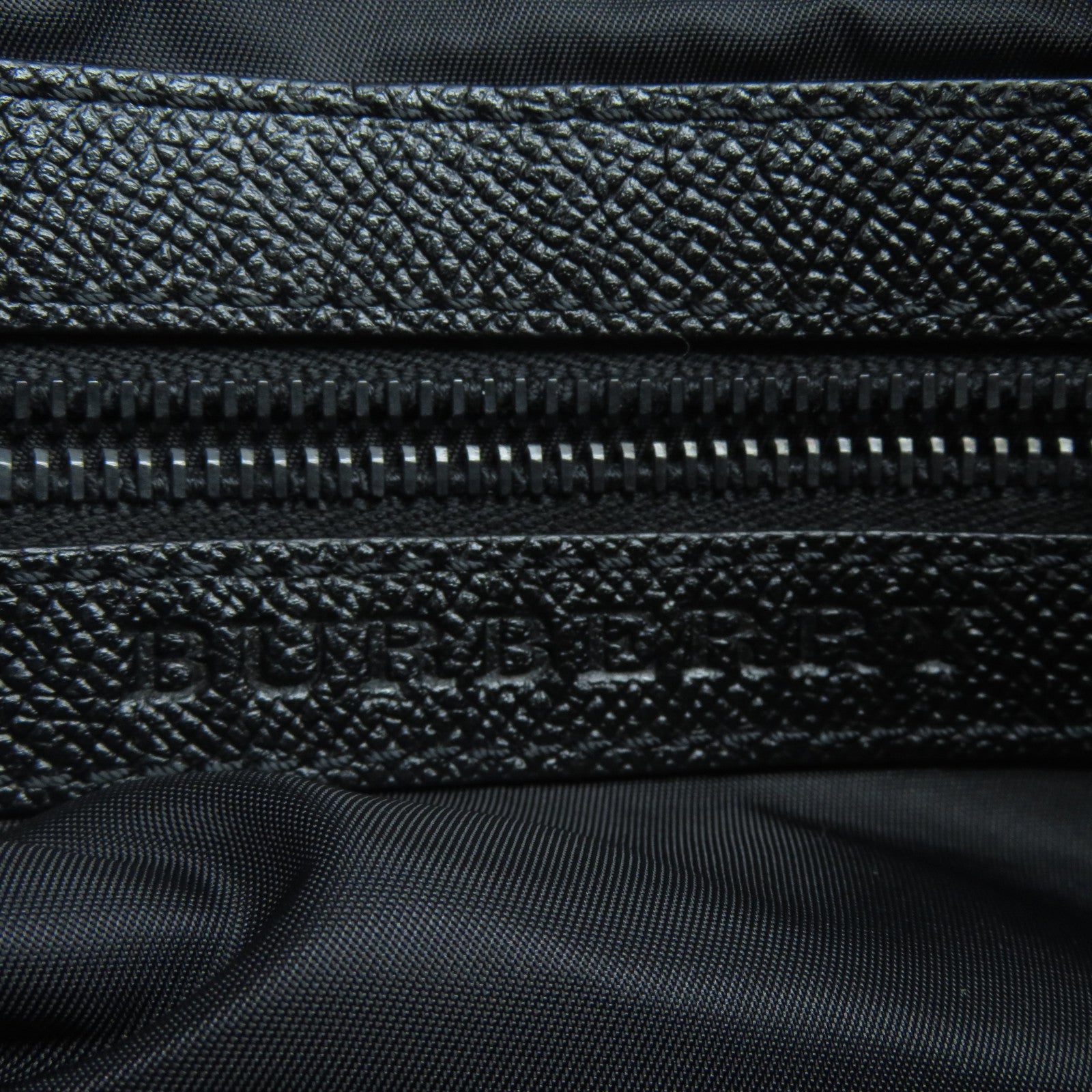 BURBERRY 尼龍Shoulder Bag黑扣肩背袋黑色