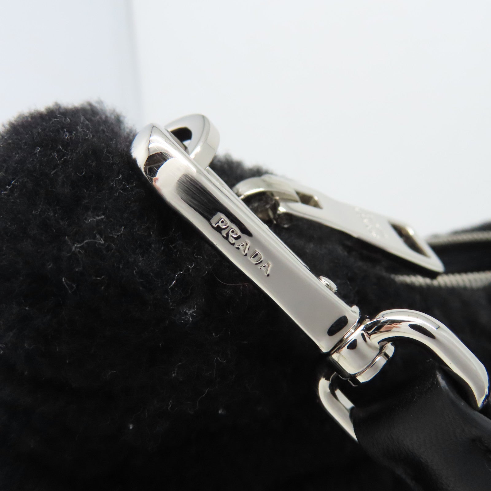 PRADA 毛茸Shoulder Bag银扣肩背袋黑色