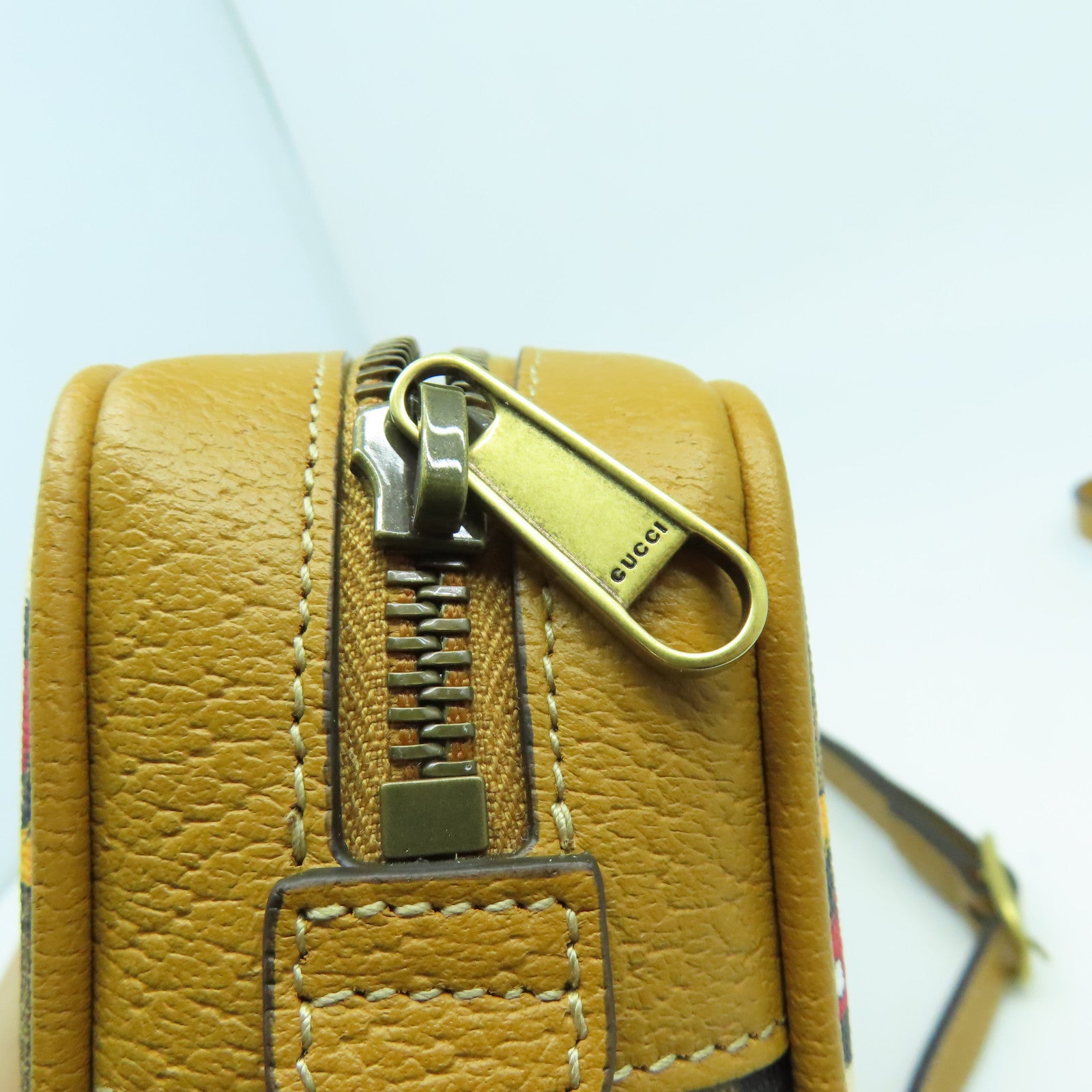 GUCCI 塗層帆布Disney Shoulder Bag金扣肩背袋啡色