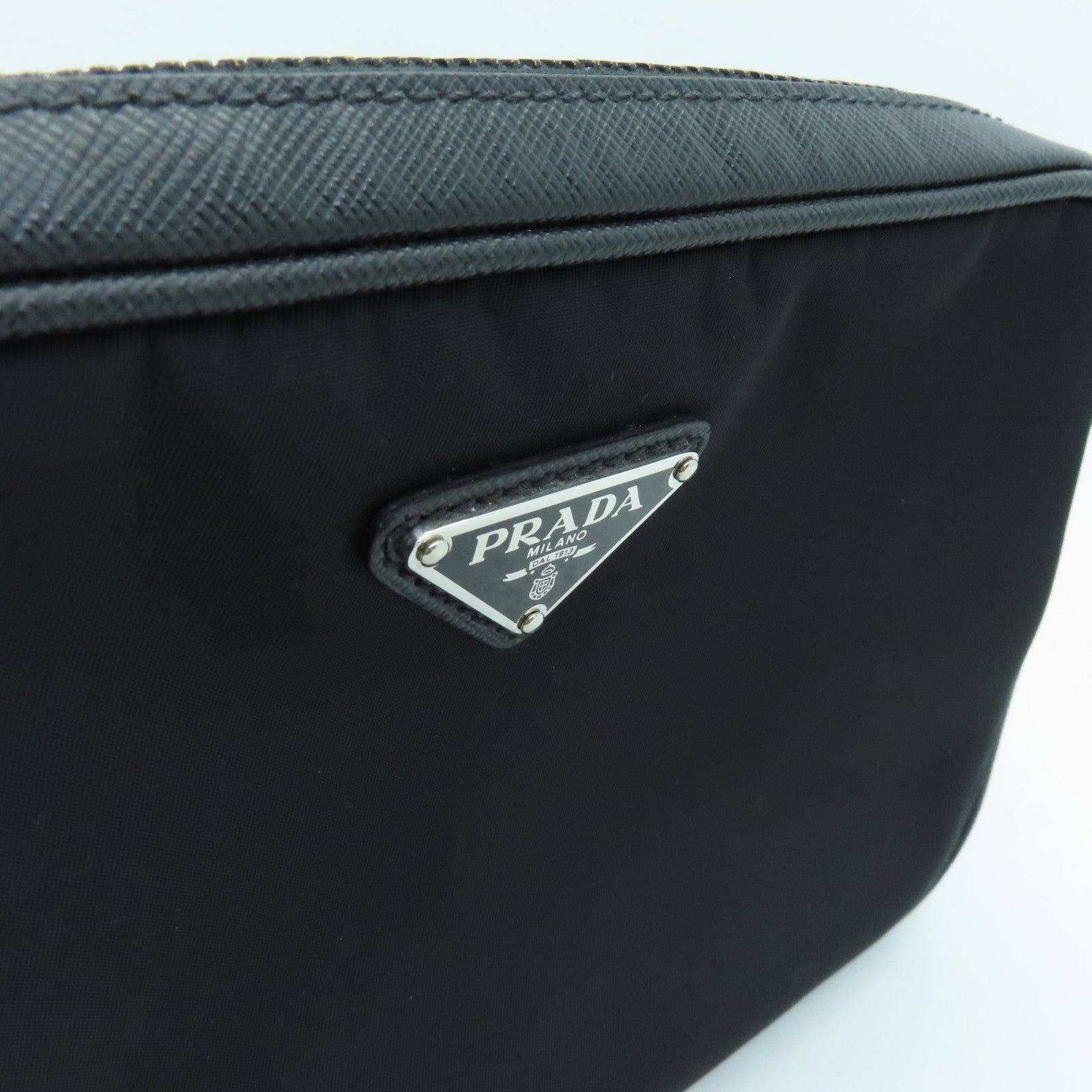 PRADA 尼龙Clutch Bag银扣手拿包黑色