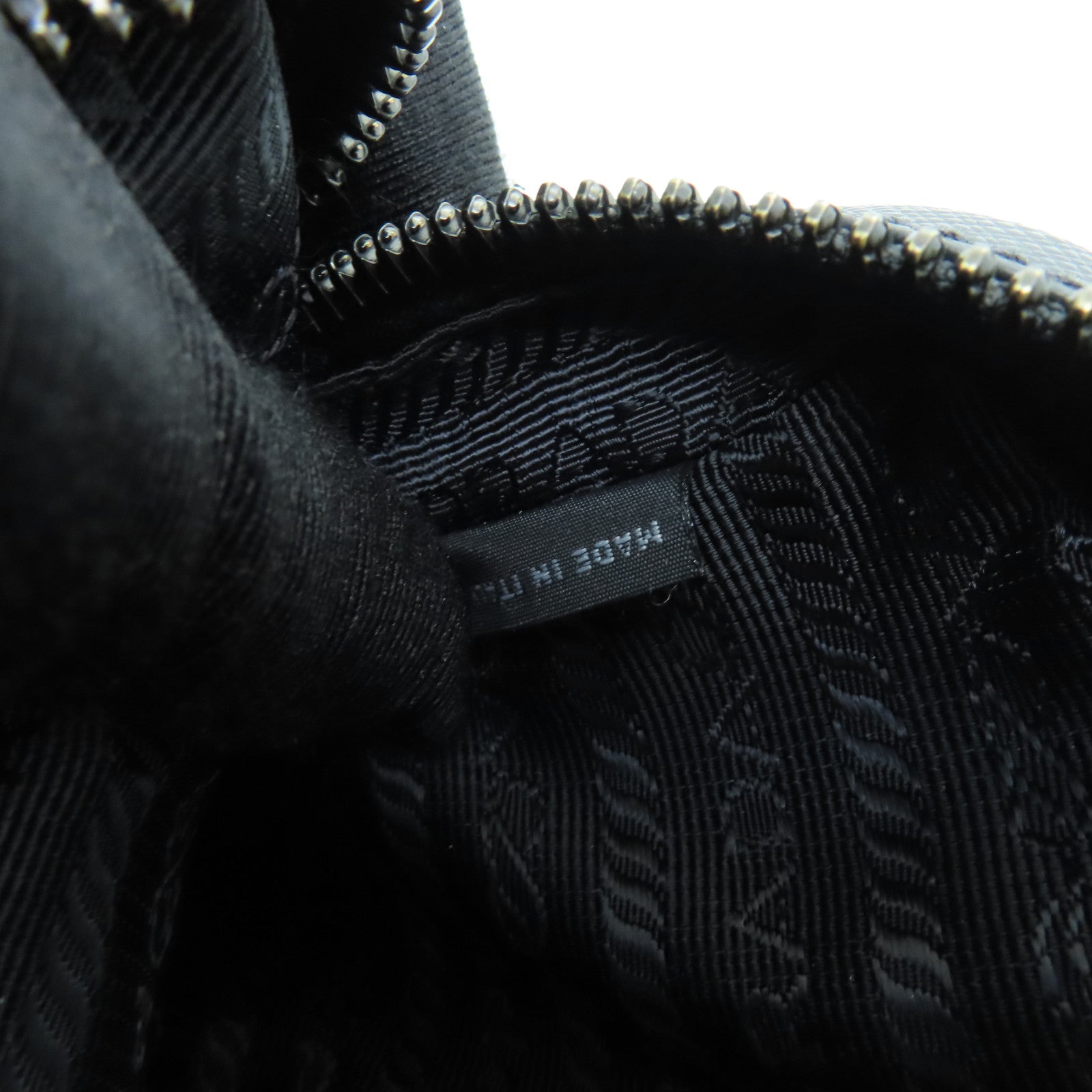 PRADA 尼龙Clutch Bag银扣手拿包黑色