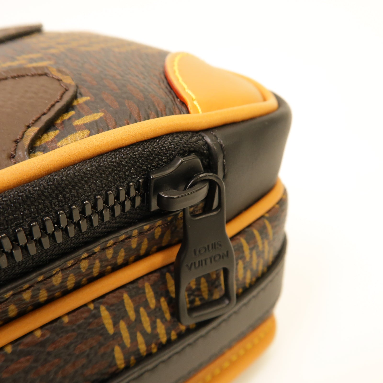 LOUIS VUITTON Damier Giant Nano Amazone肩背袋棕色