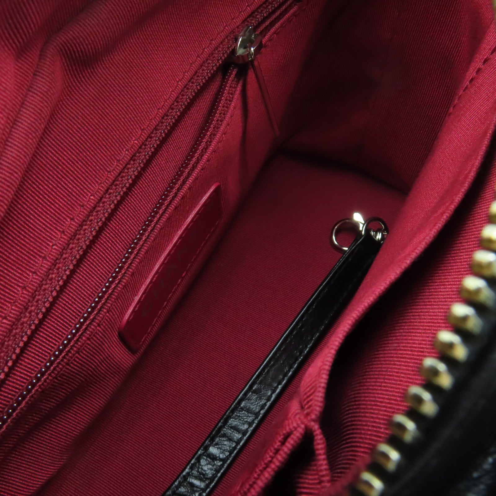 CHANEL 菱格牛皮皮革Gabrielle Hobo Small Chain Shoulder Bag金扣鏈帶肩背袋黑色