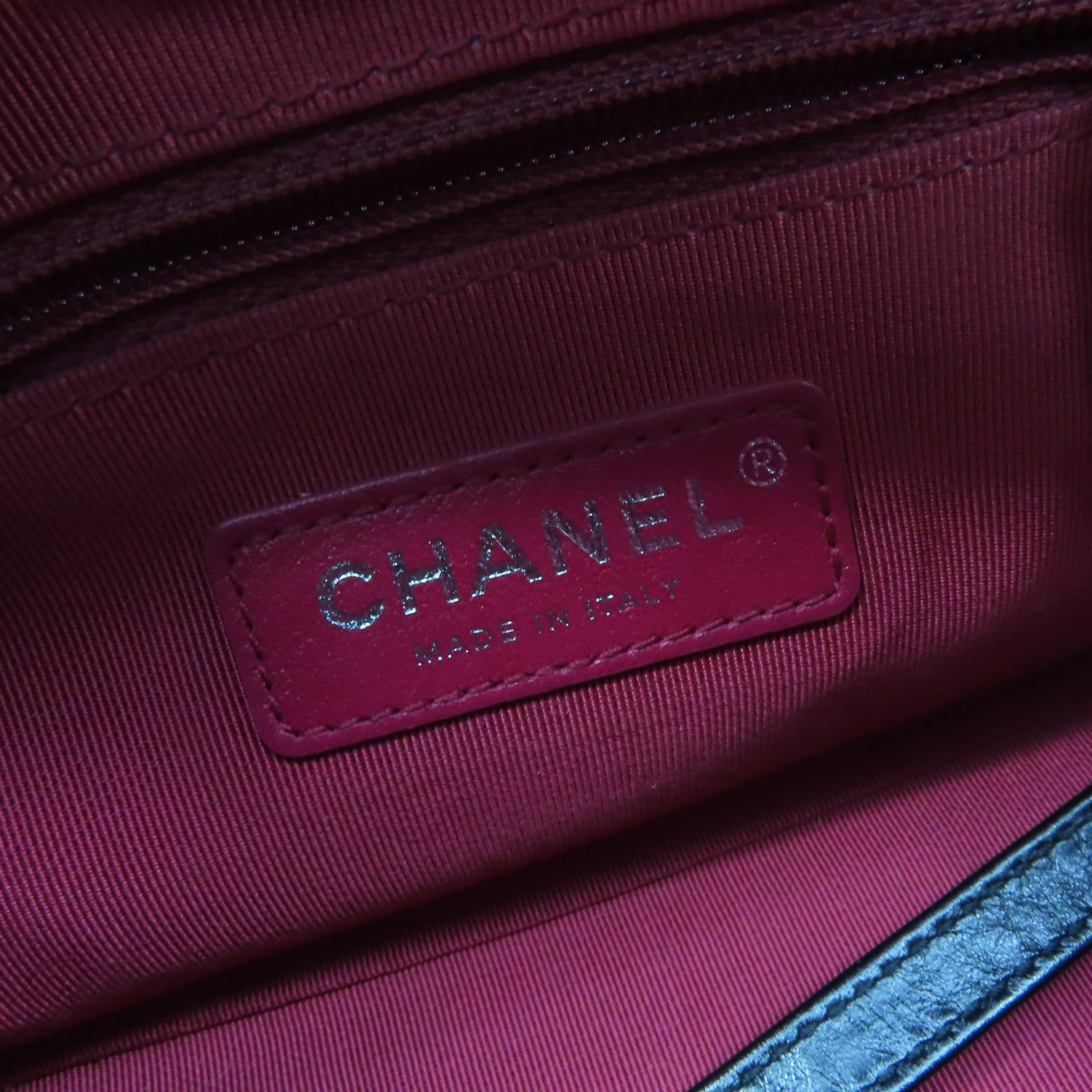 CHANEL 菱格牛皮皮革Gabrielle Hobo Small Chain Shoulder Bag金扣鏈帶肩背袋黑色