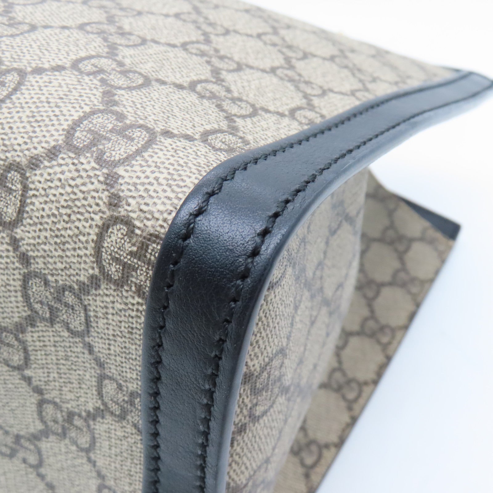 GUCCI 塗層帆布Shoulder Bag金扣鏈帶肩背袋米色/黑色