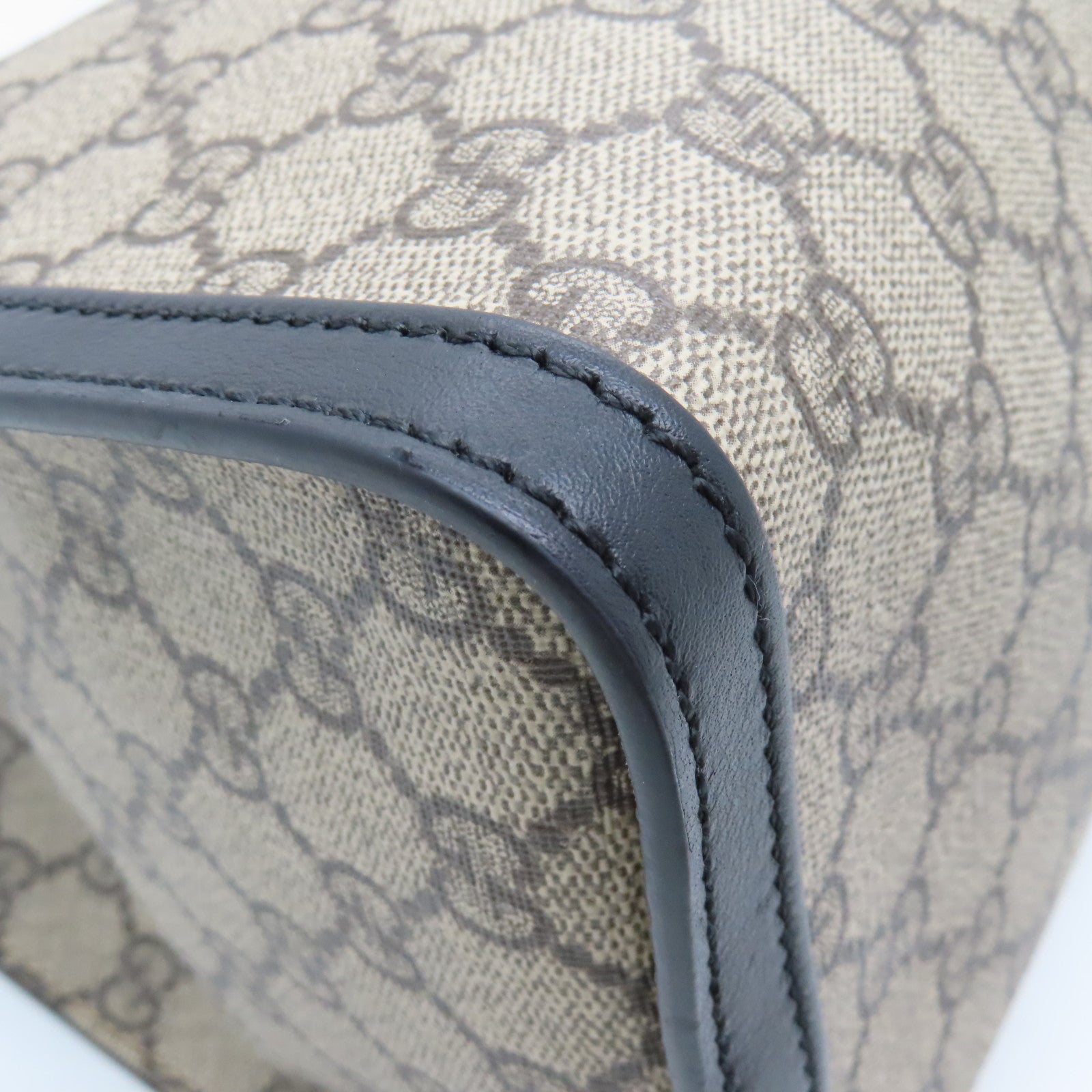 GUCCI 塗層帆布Shoulder Bag金扣鏈帶肩背袋米色/黑色