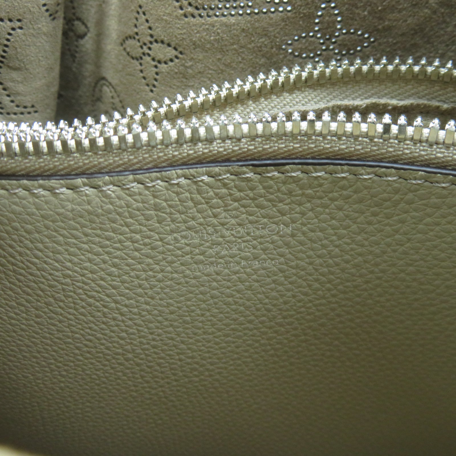 LOUIS VUITTON Mahina Muria銀扣手挽肩背兩用袋Galet卵石色