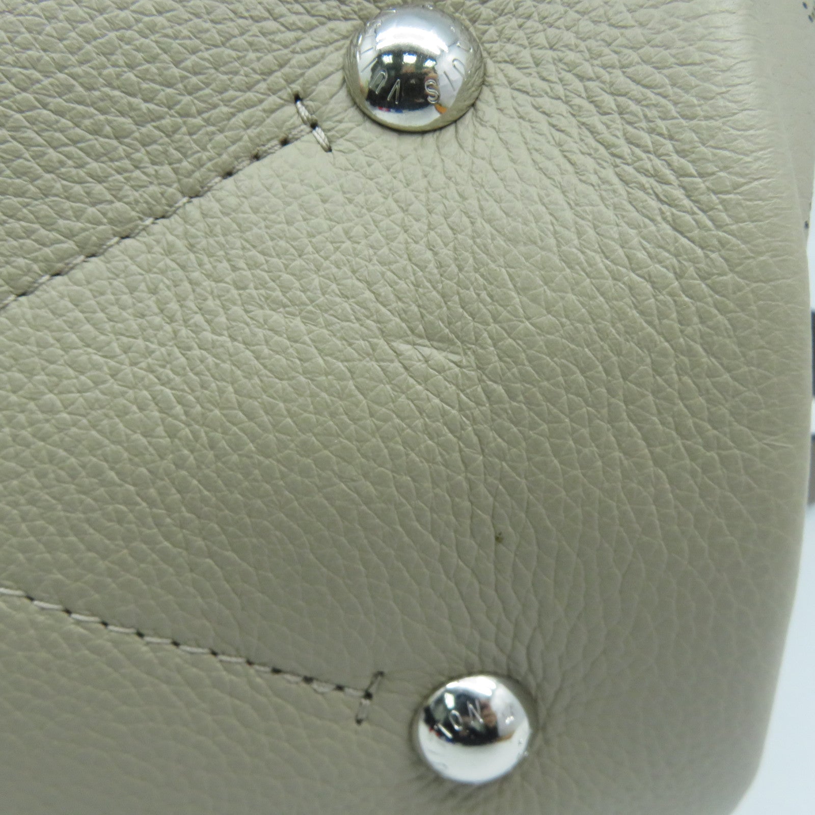 LOUIS VUITTON Mahina Muria銀扣手挽肩背兩用袋Galet卵石色