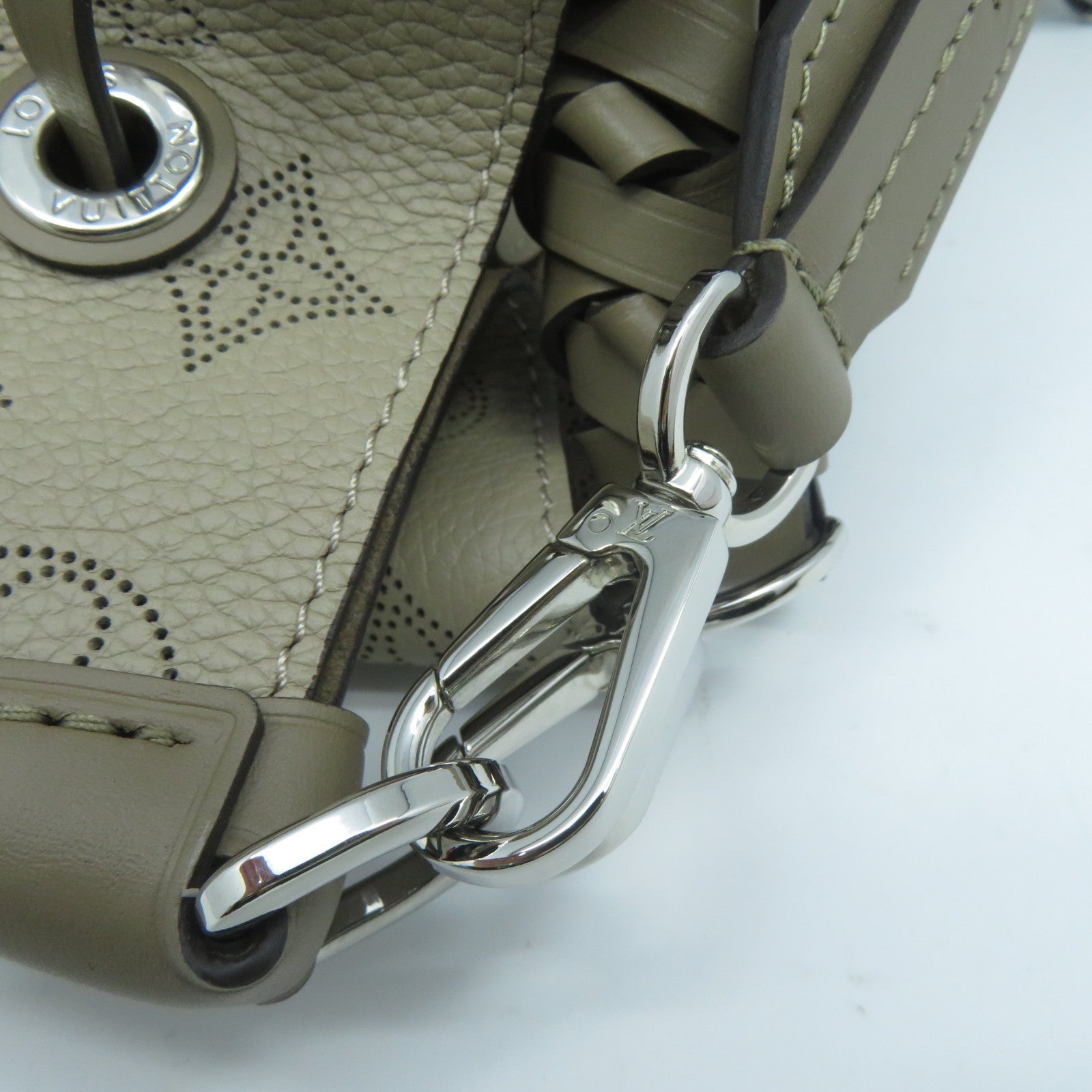 LOUIS VUITTON Mahina Muria銀扣手挽肩背兩用袋Galet卵石色