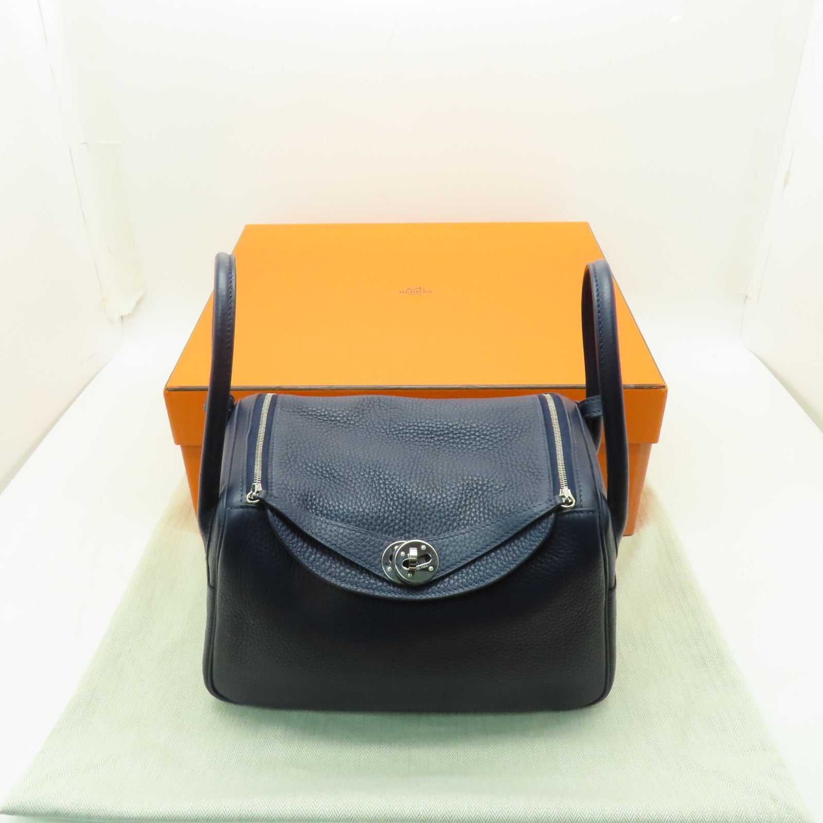 HERMES Clemence皮革Lindy 26銀扣手挽肩背兩用袋午夜藍色