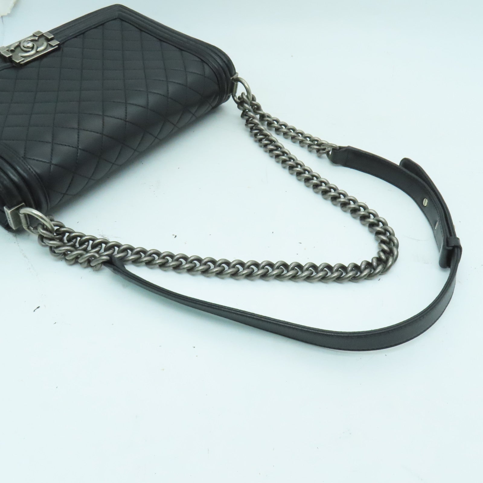 CHANEL 菱格羊皮皮革Boy Chanel銀扣鏈帶肩背袋黑色