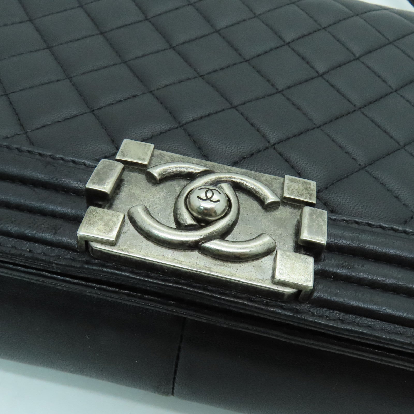 CHANEL 菱格羊皮皮革Boy Chanel銀扣鏈帶肩背袋黑色