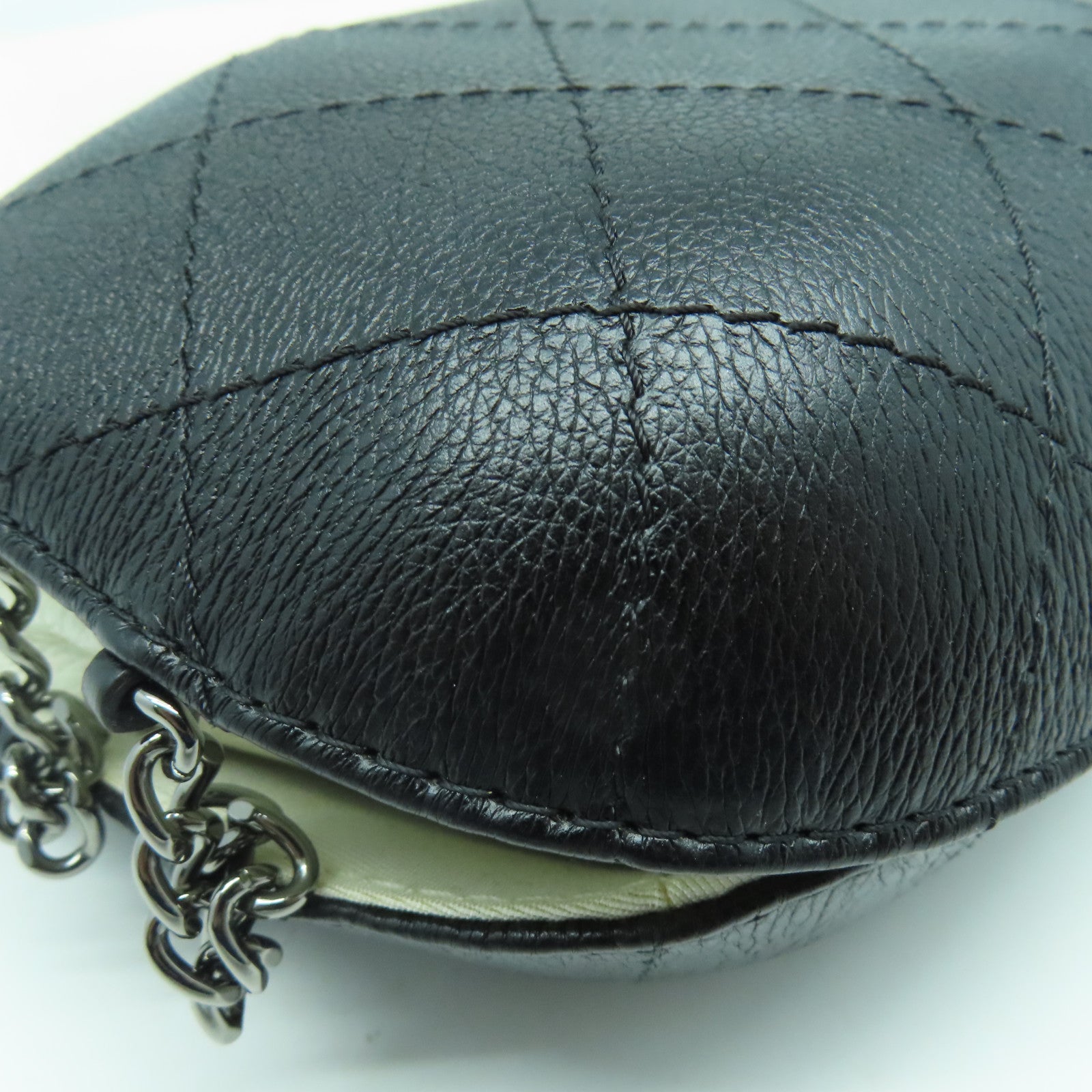 CHANEL 菱格牛皮皮革Chain Shoulder Bag銀扣鏈帶肩背袋黑色/白色