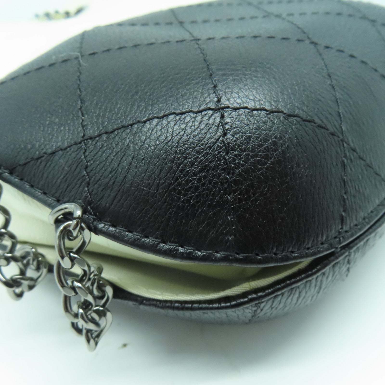 CHANEL 菱格牛皮皮革Chain Shoulder Bag銀扣鏈帶肩背袋黑色/白色