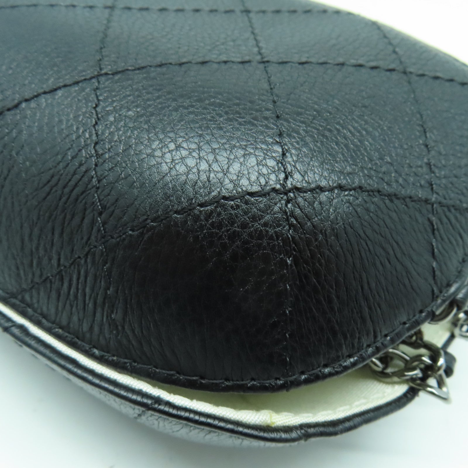 CHANEL 菱格牛皮皮革Chain Shoulder Bag銀扣鏈帶肩背袋黑色/白色