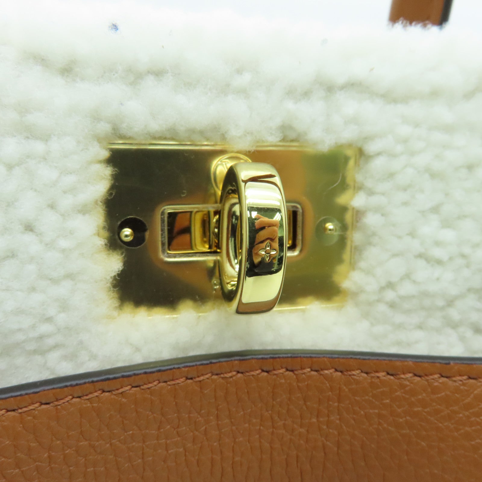 LOUIS VUITTON 牛皮皮革On My Side MM金扣肩背袋啡色