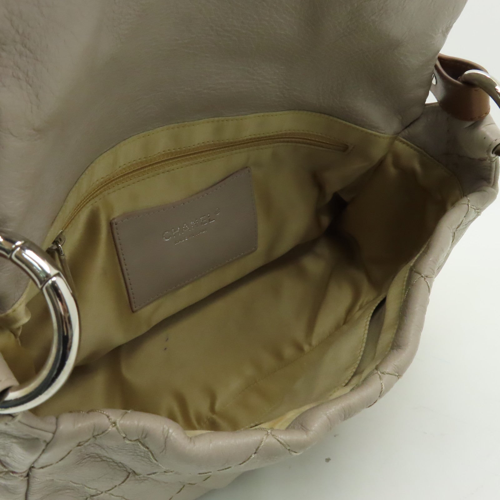 CHANEL 【激減優惠】菱格牛皮皮革Shoulder Bag銀扣肩背袋米色