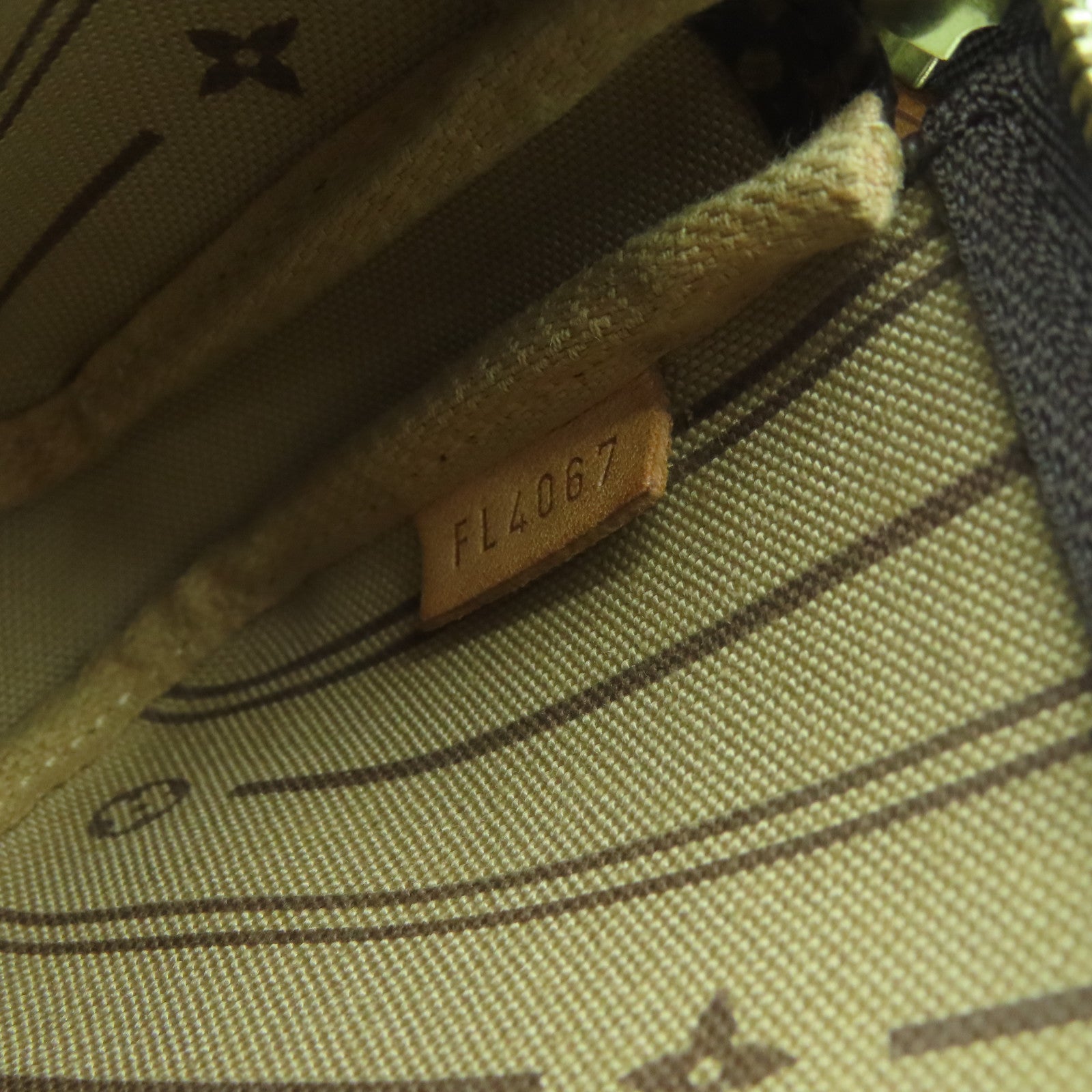 LOUIS VUITTON Monogram Pochette Accessories金扣鏈帶肩背袋啡色