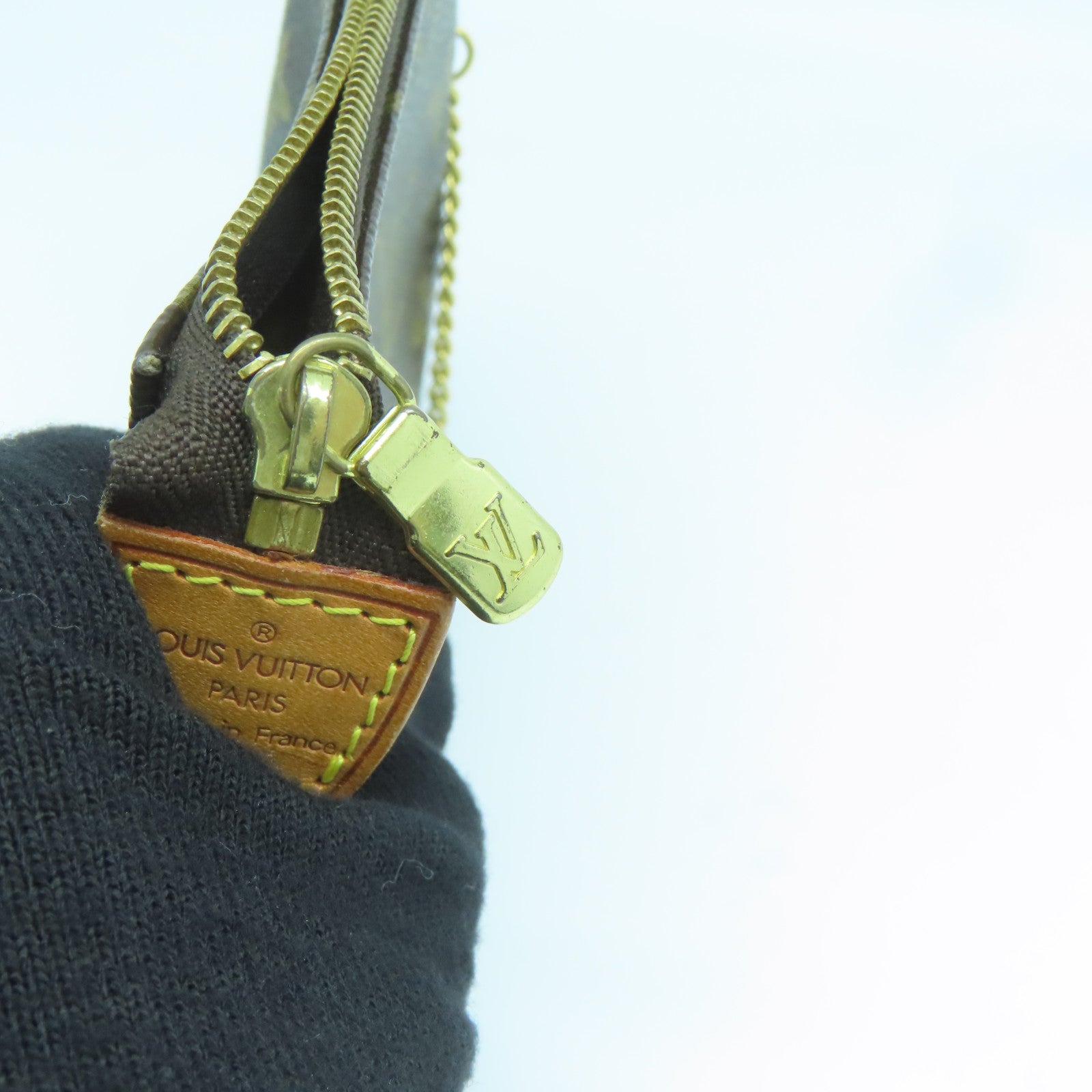 LOUIS VUITTON Monogram Pochette Accessories金扣鏈帶肩背袋啡色