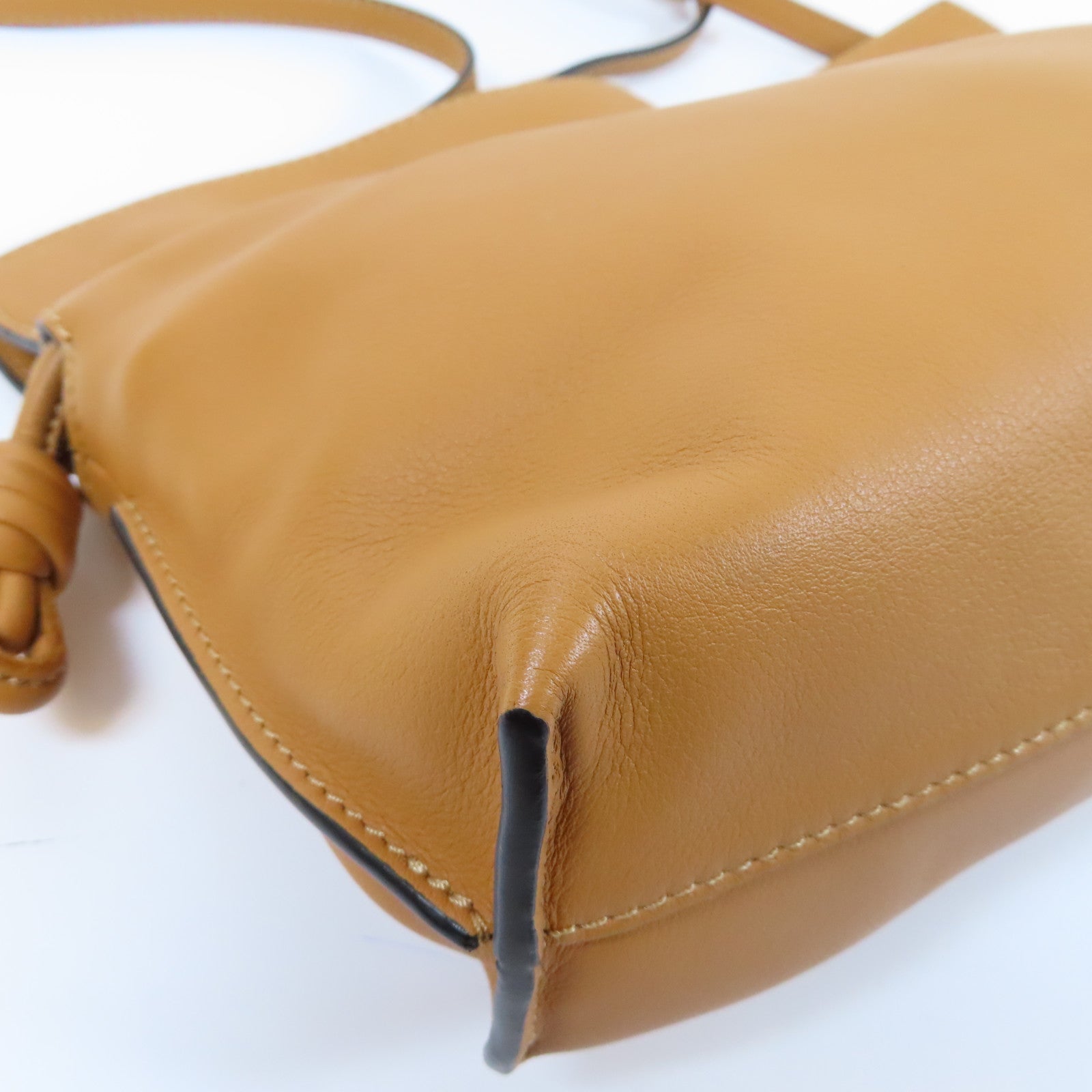 LOEWE 牛皮皮革Flamenco肩背袋啡色